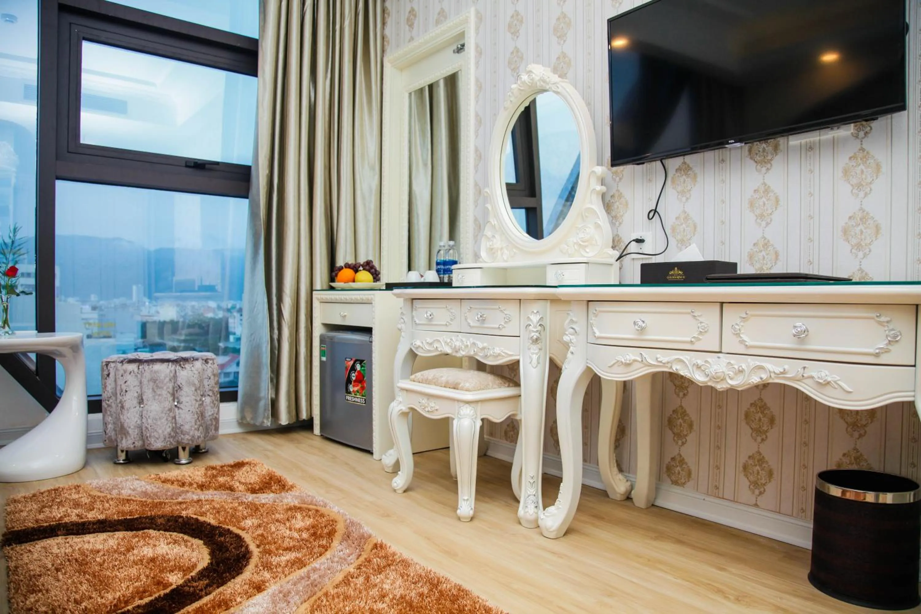 TV and multimedia in Golden Rose Hotel