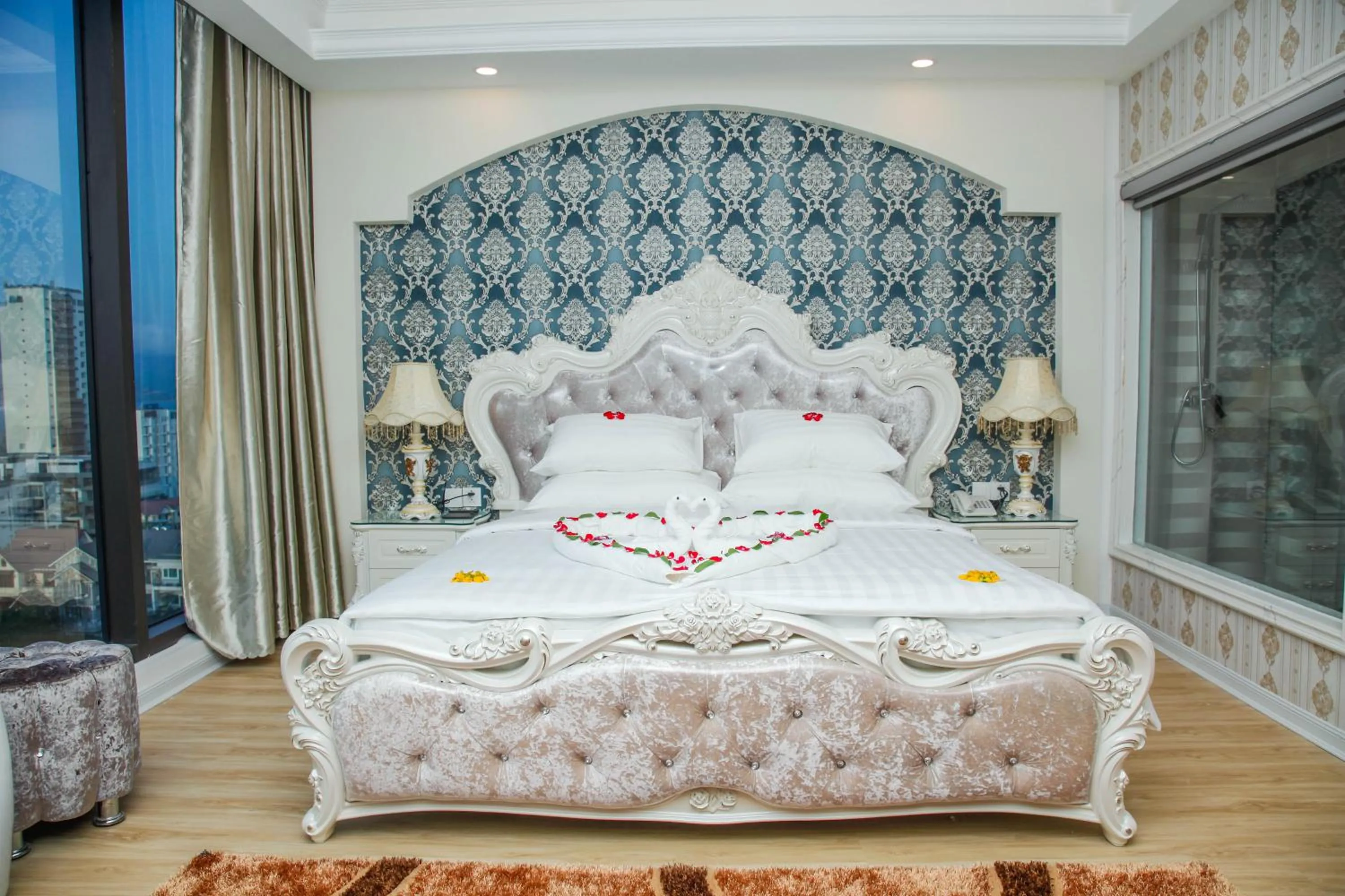 Photo of the whole room, Bed in Golden Rose Hotel
