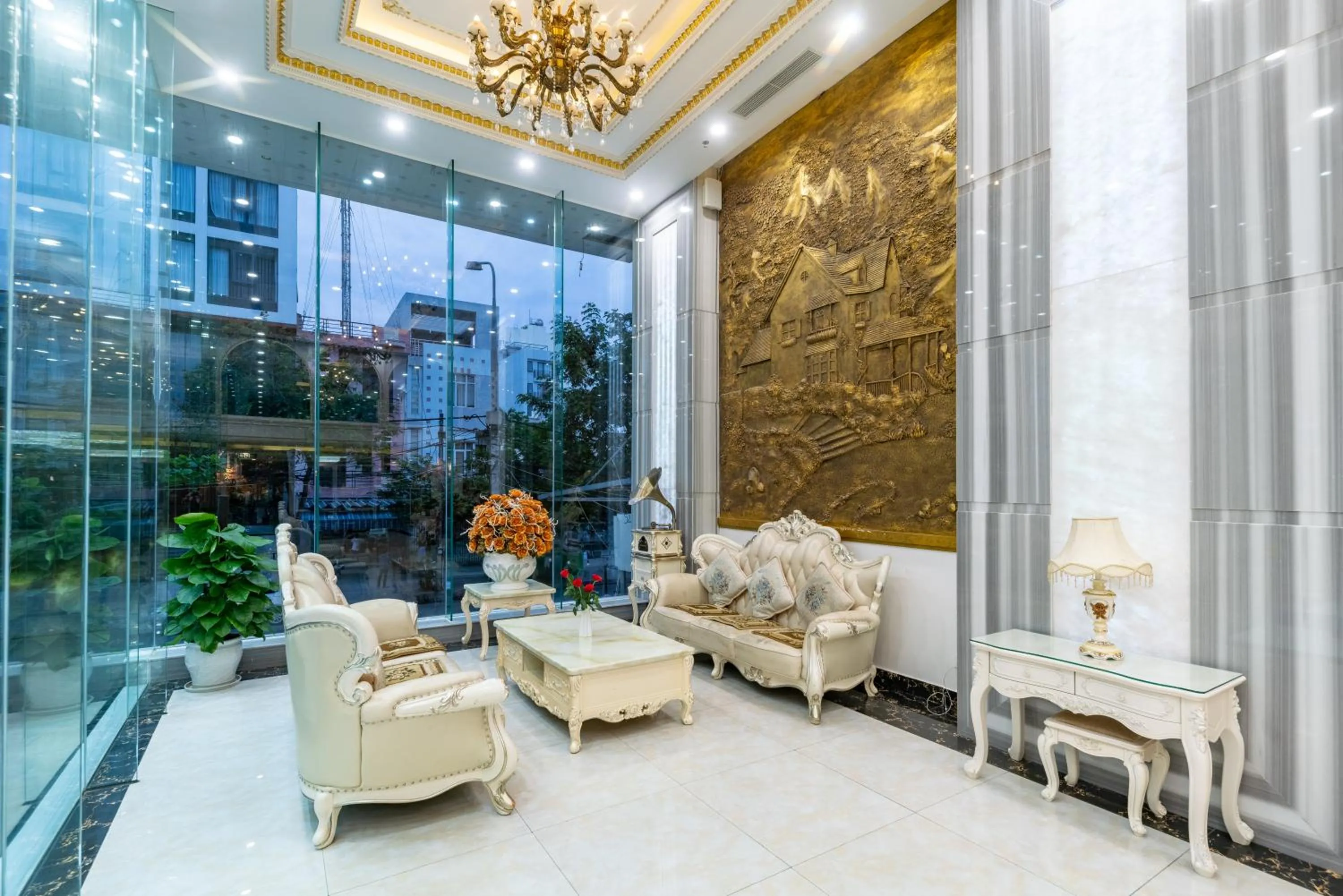 Living room in Golden Rose Hotel