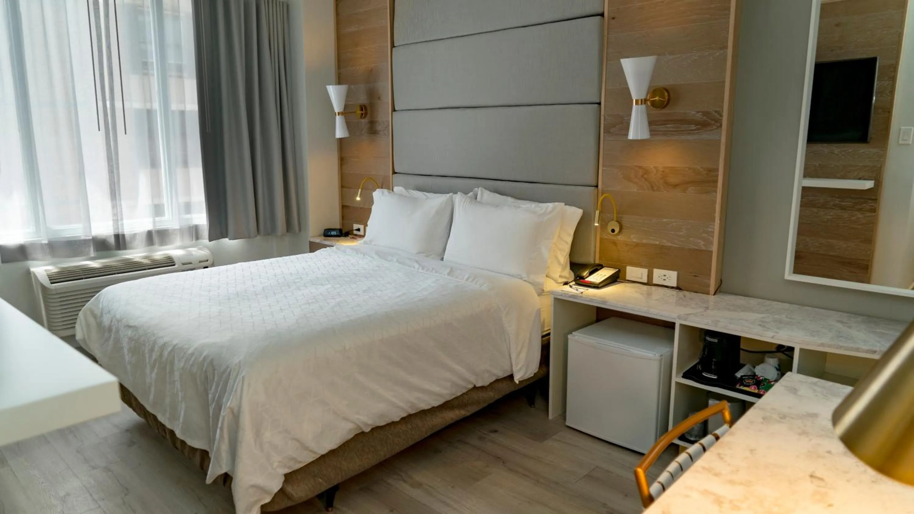 Photo of the whole room, Bed in Holiday Inn Express San Juan Condado by IHG