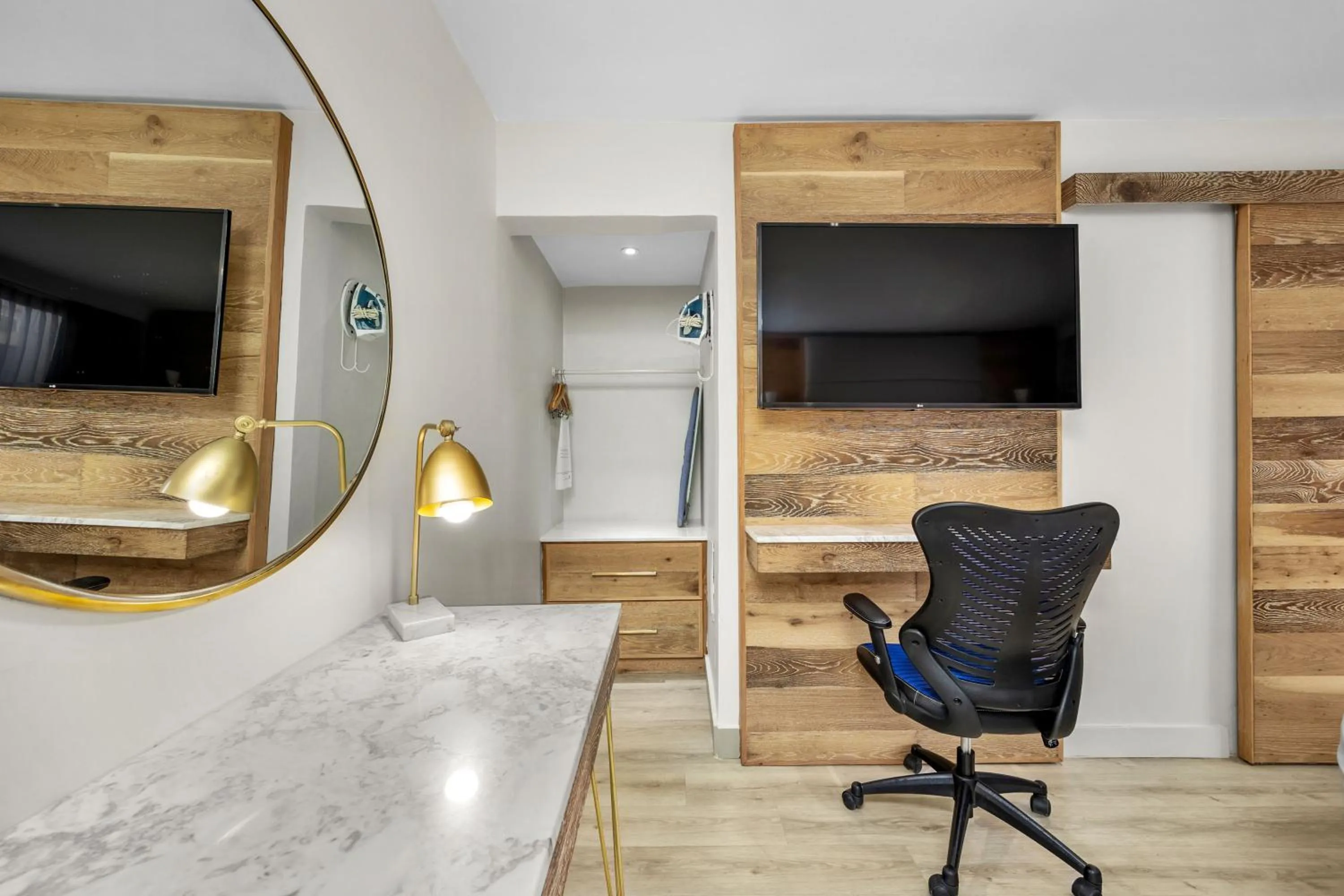 TV and multimedia in Holiday Inn Express San Juan Condado by IHG