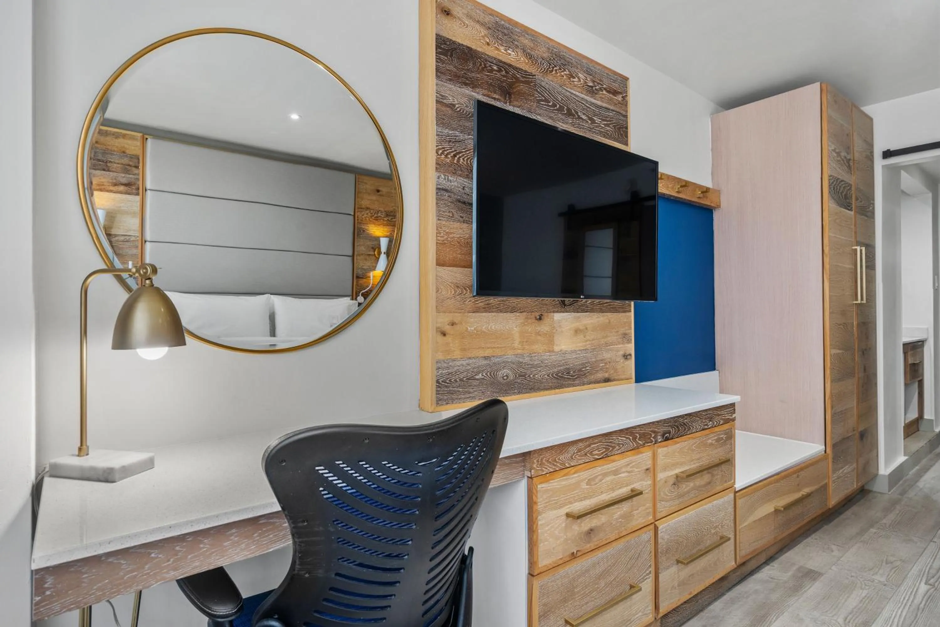 TV and multimedia in Holiday Inn Express San Juan Condado by IHG