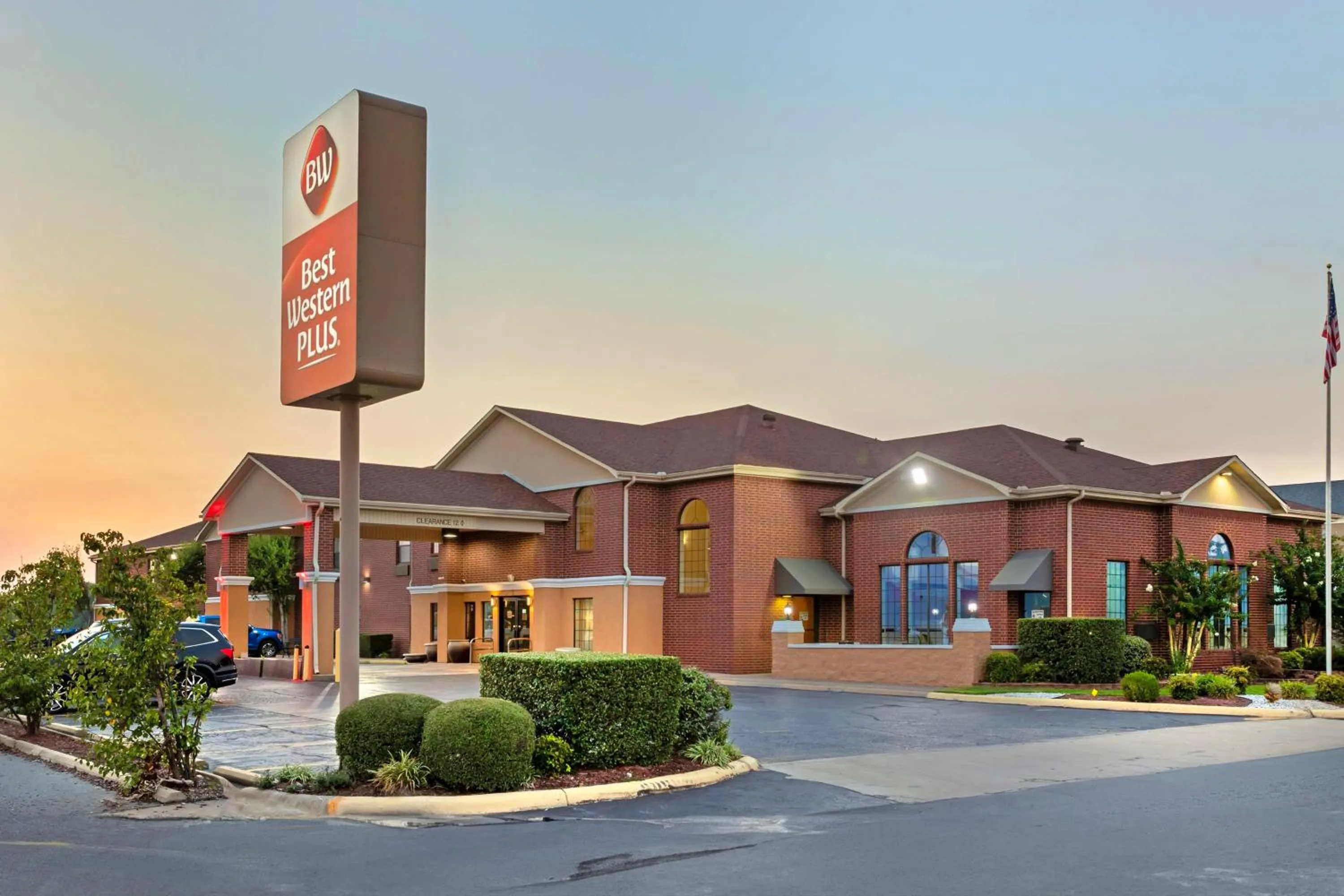 Property building in Best Western Plus Lonoke Hotel