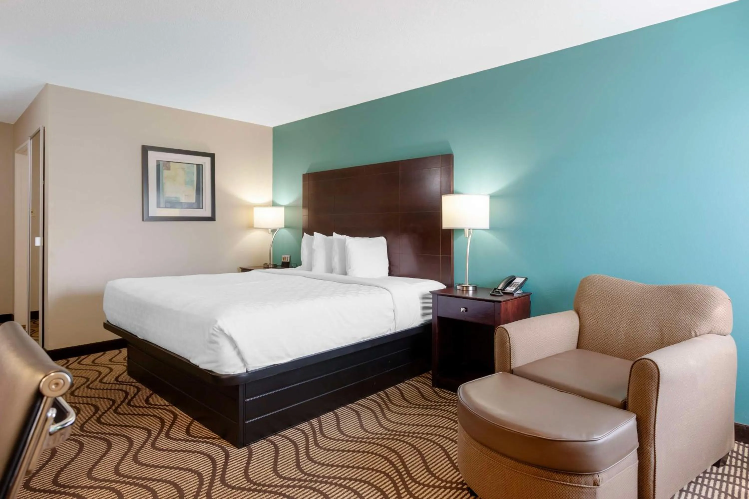 Bedroom, Bed in Best Western Plus Lonoke Hotel