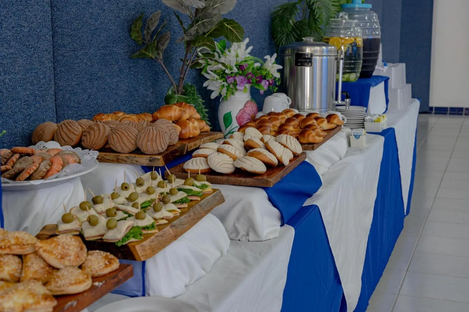 Buffet breakfast in Hotel Santa Cruz Huatulco