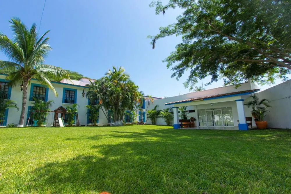 Garden in Hotel Santa Cruz Huatulco
