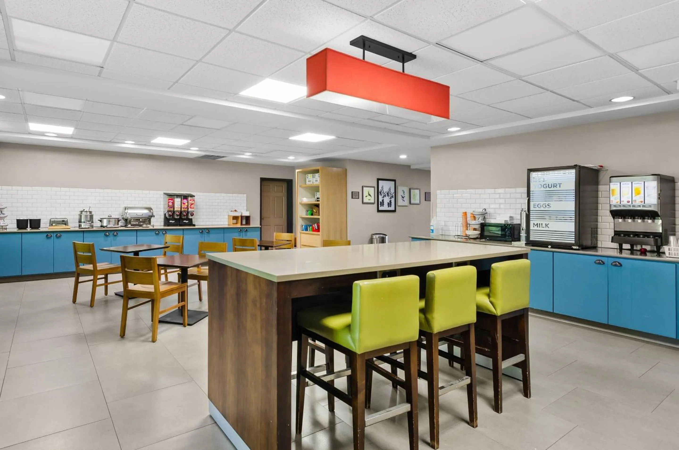 Breakfast in Country Inn & Suites by Radisson, Roanoke, VA