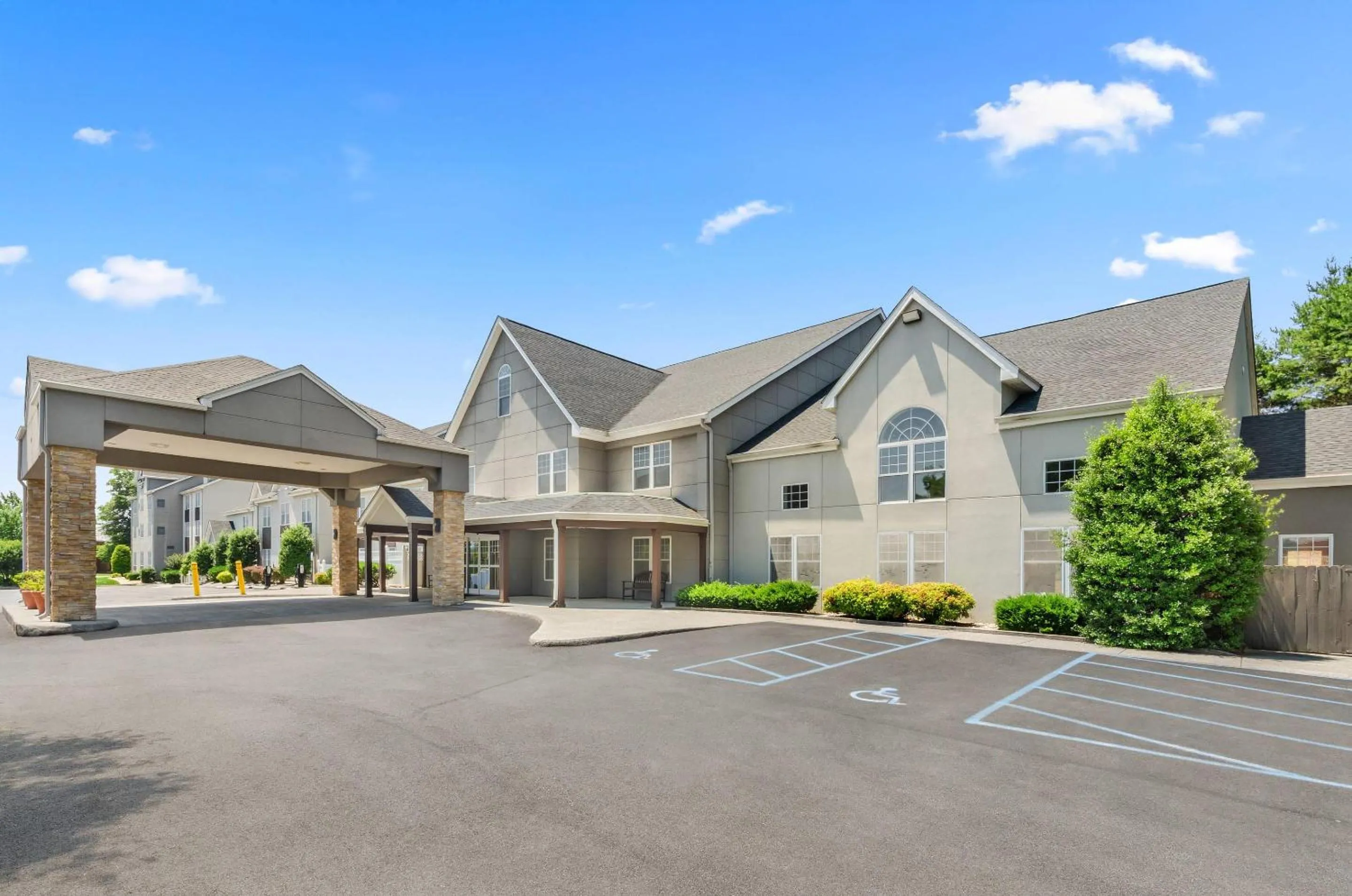 Property building in Country Inn & Suites by Radisson, Roanoke, VA