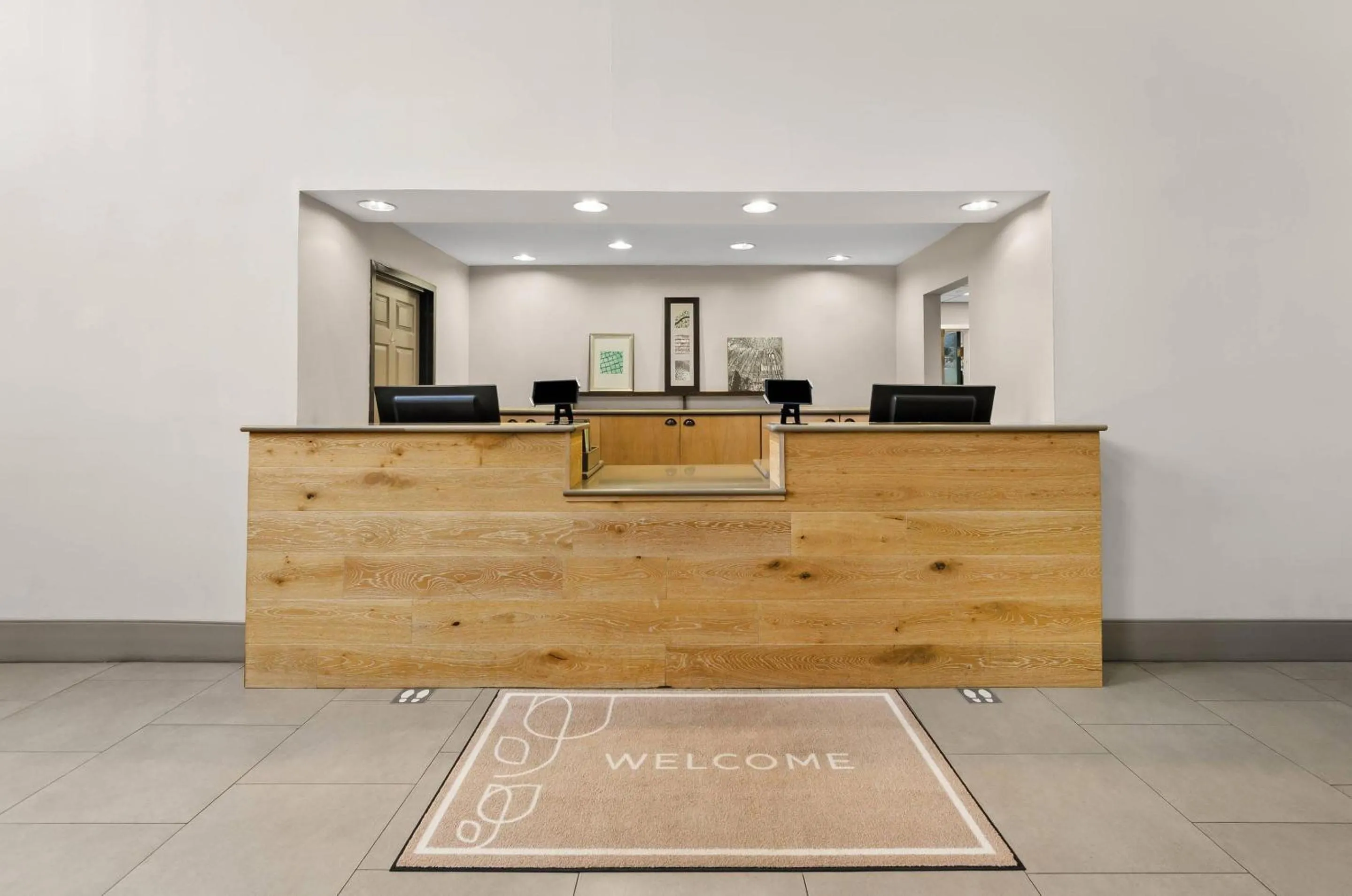 Lobby or reception in Country Inn & Suites by Radisson, Roanoke, VA