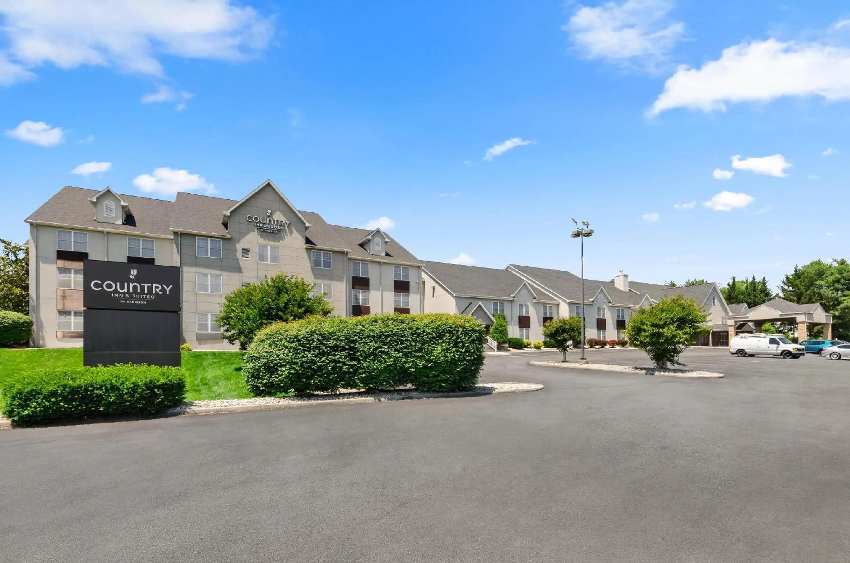 Property building in Country Inn & Suites by Radisson, Roanoke, VA