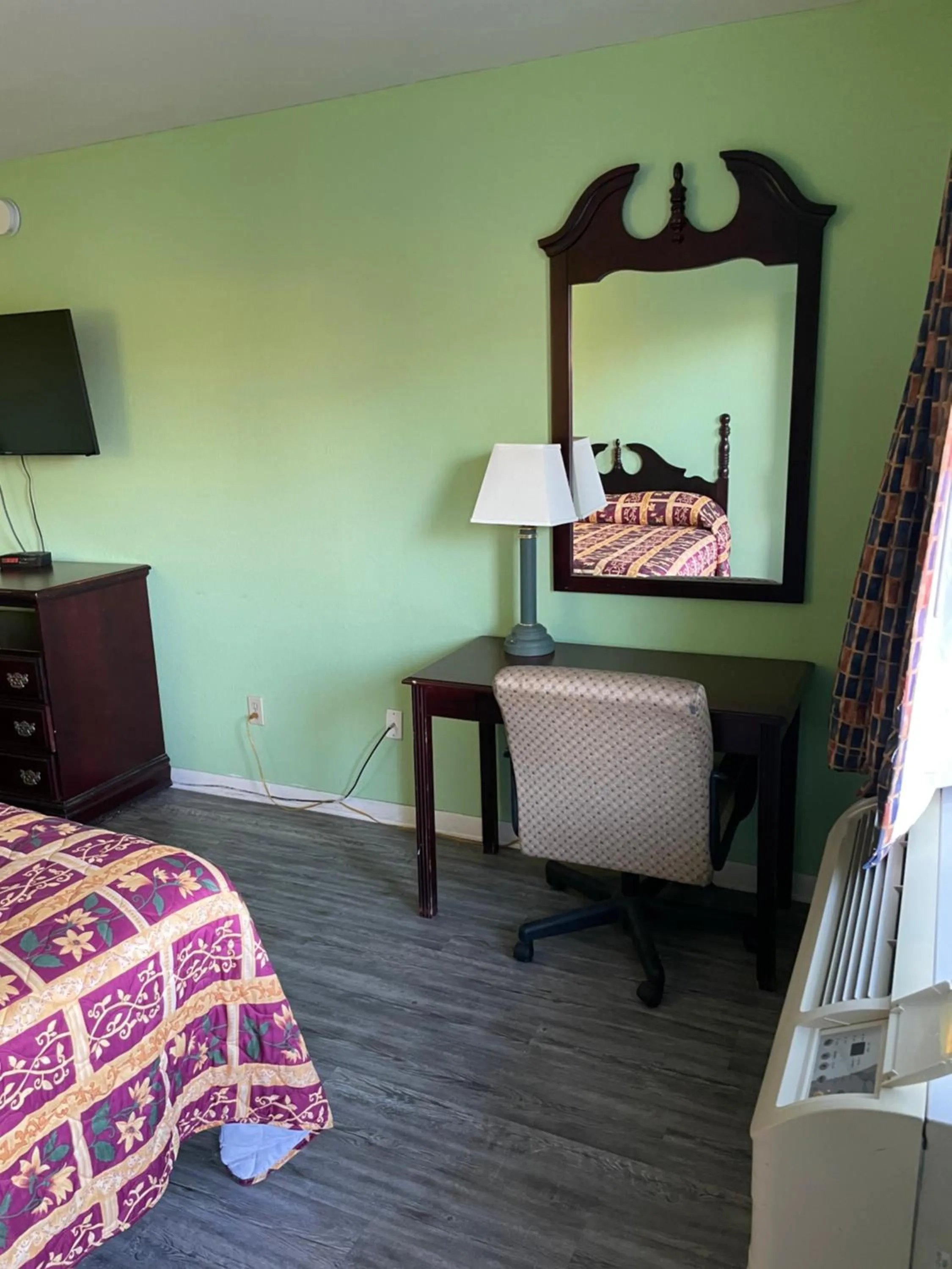 Seating area, Bed in Relax Inn Dublin