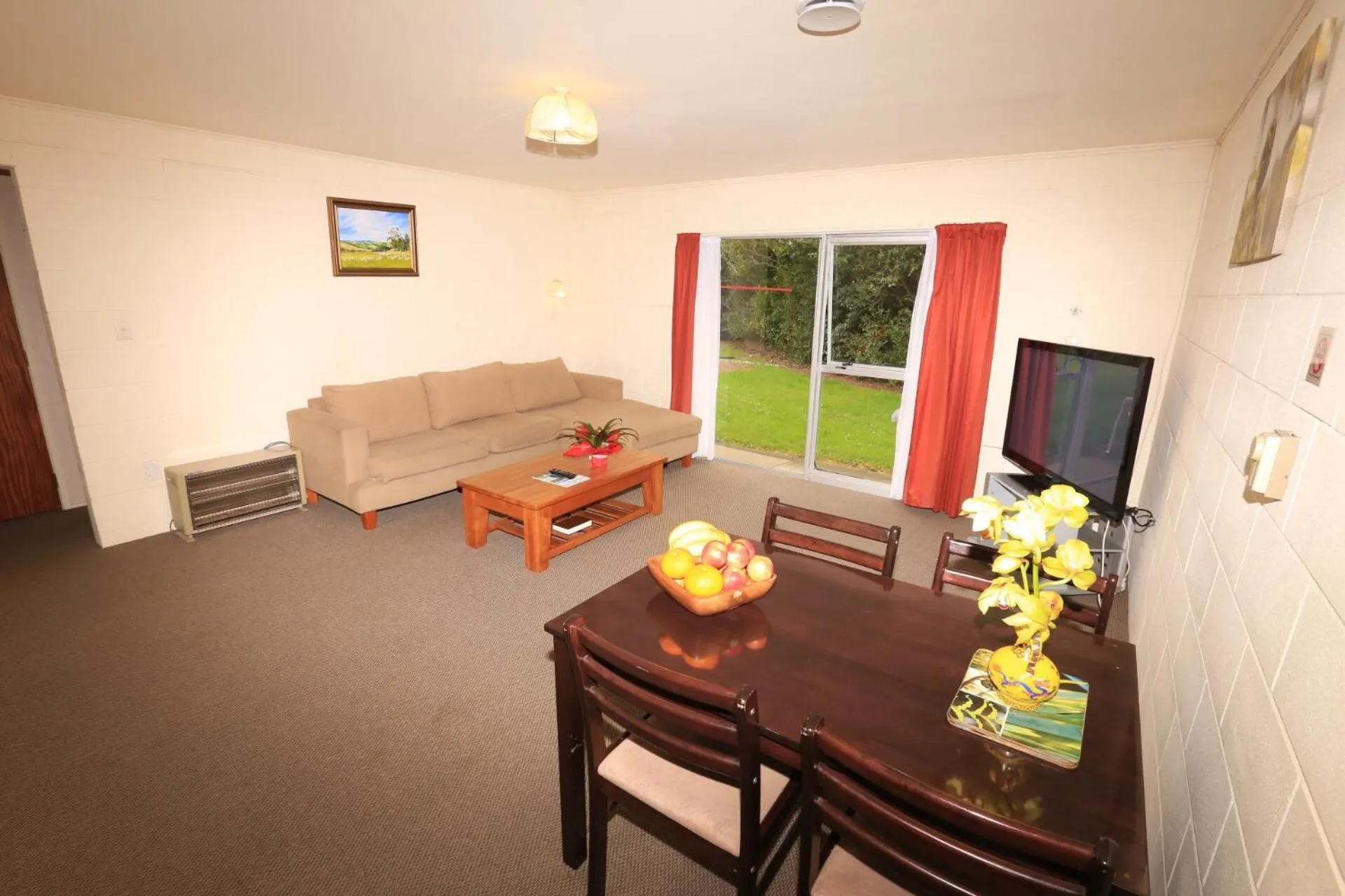 Living room in Waiuku Motel