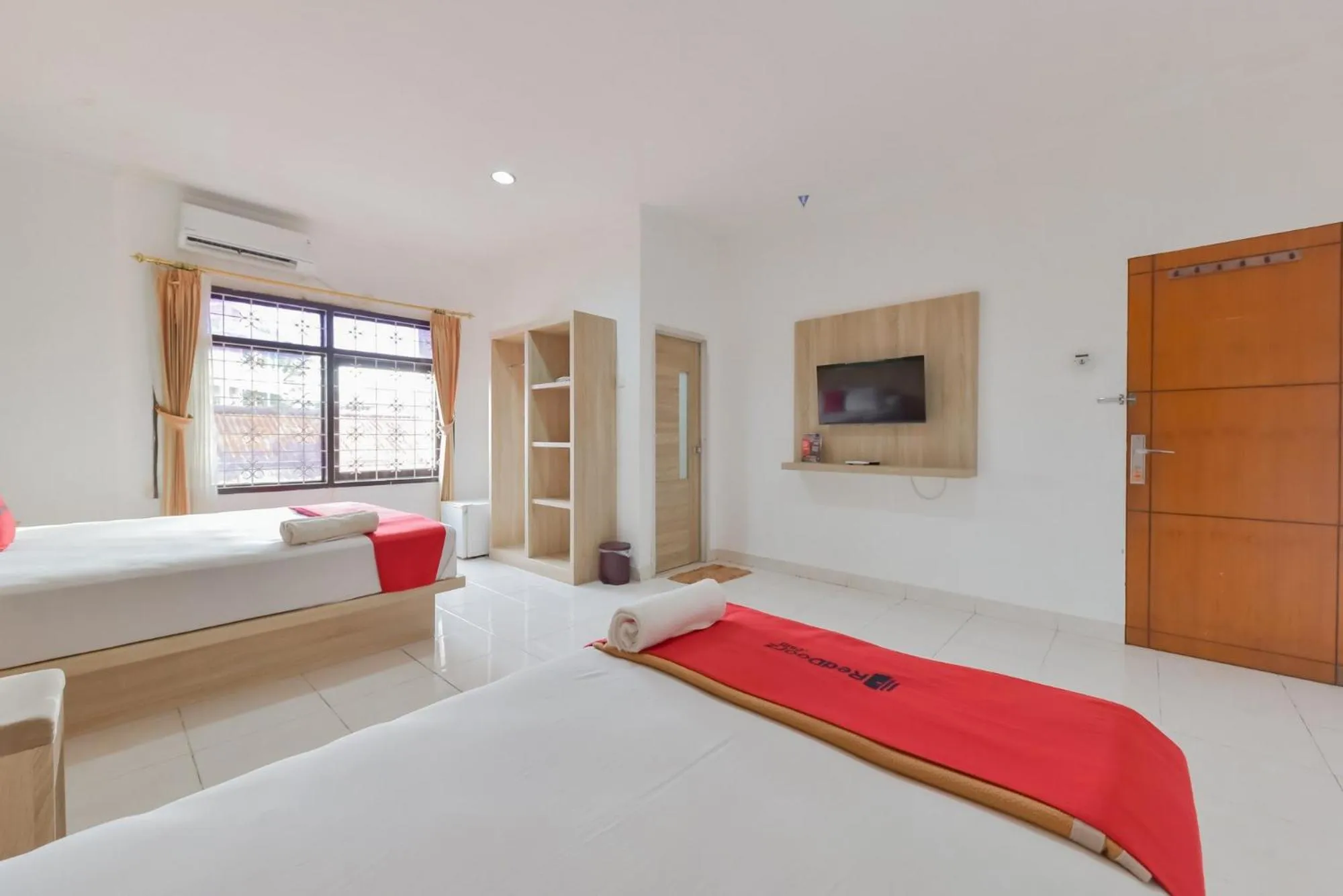 Bed in RedDoorz Syariah near Taman Bekapai 2