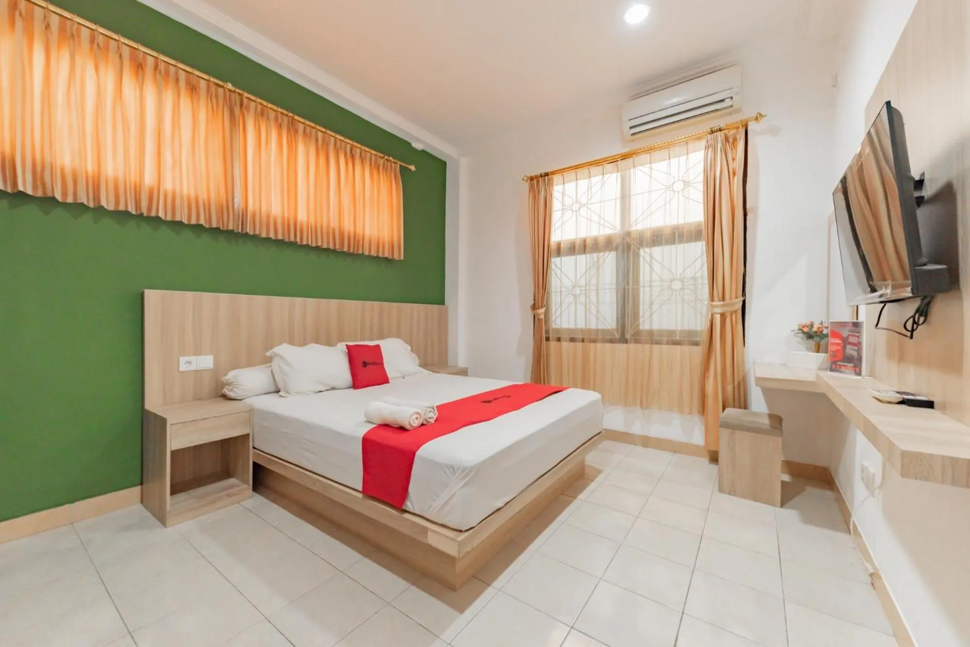 Bed in RedDoorz Syariah near Taman Bekapai 2