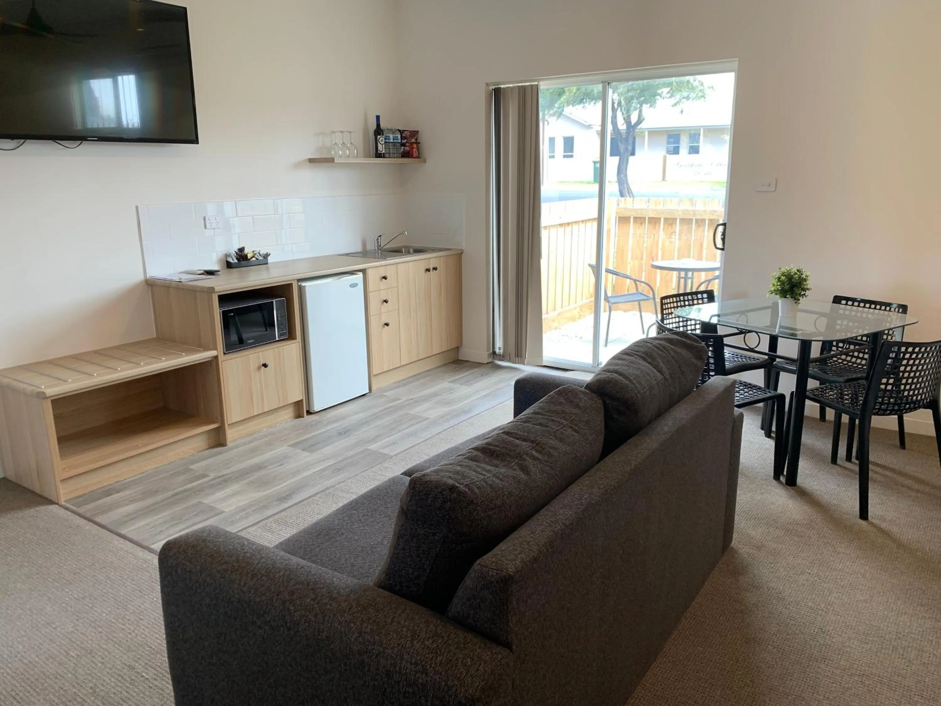 Kitchen or kitchenette in Guichen Bay Motel