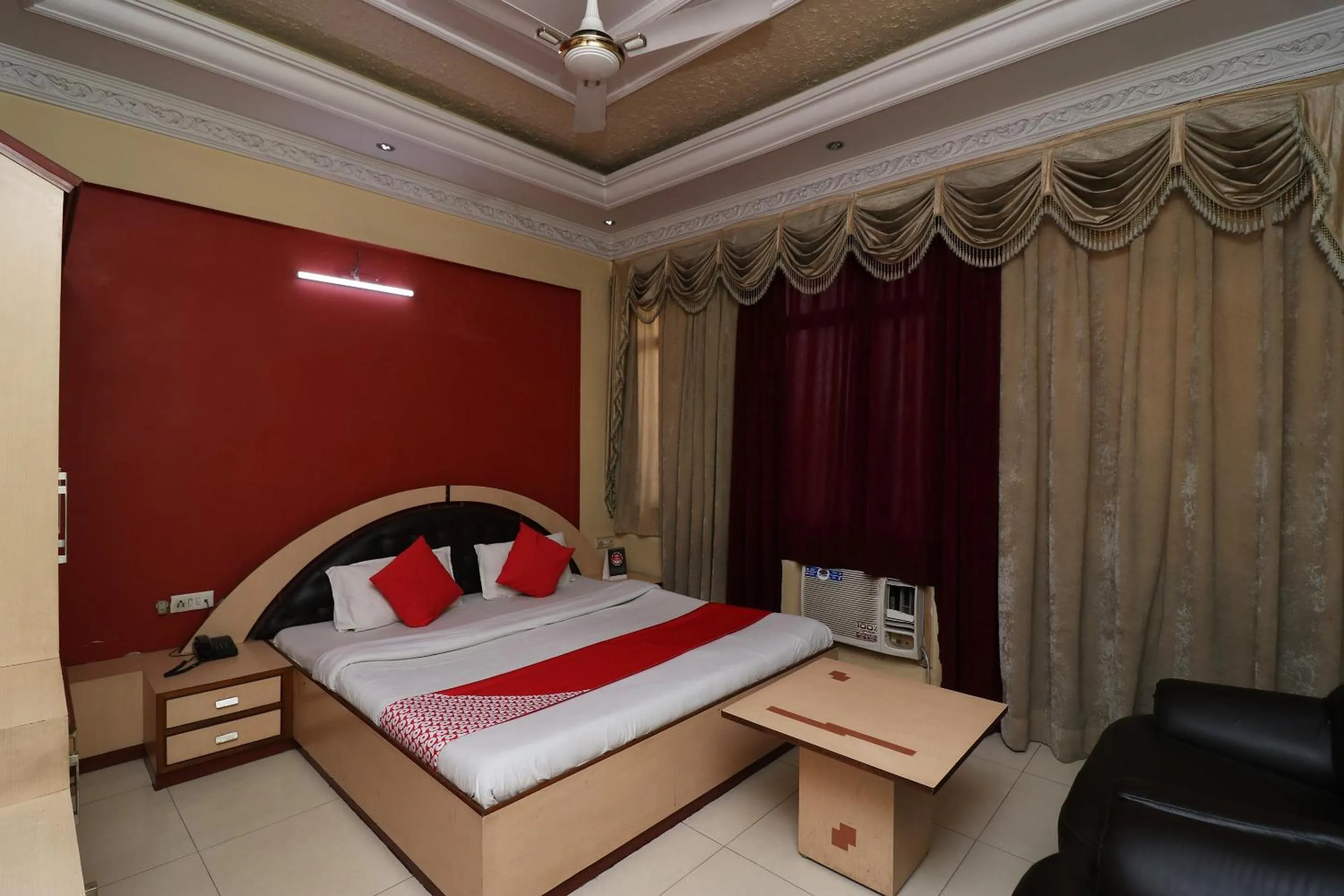 Facade/entrance, Bed in Super Hotel O Akash Regency