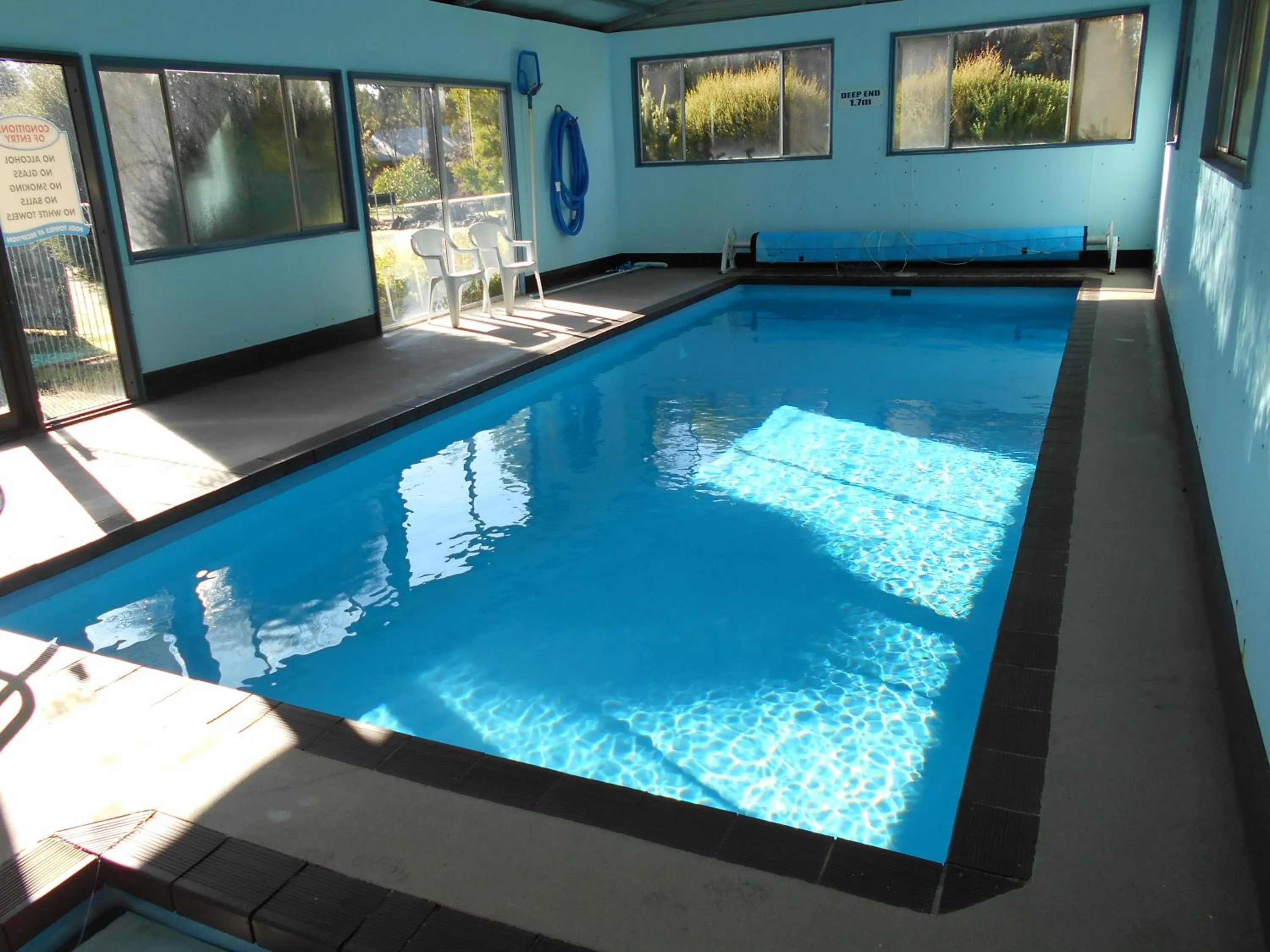 Swimming pool in Grampians View Cottages and Units