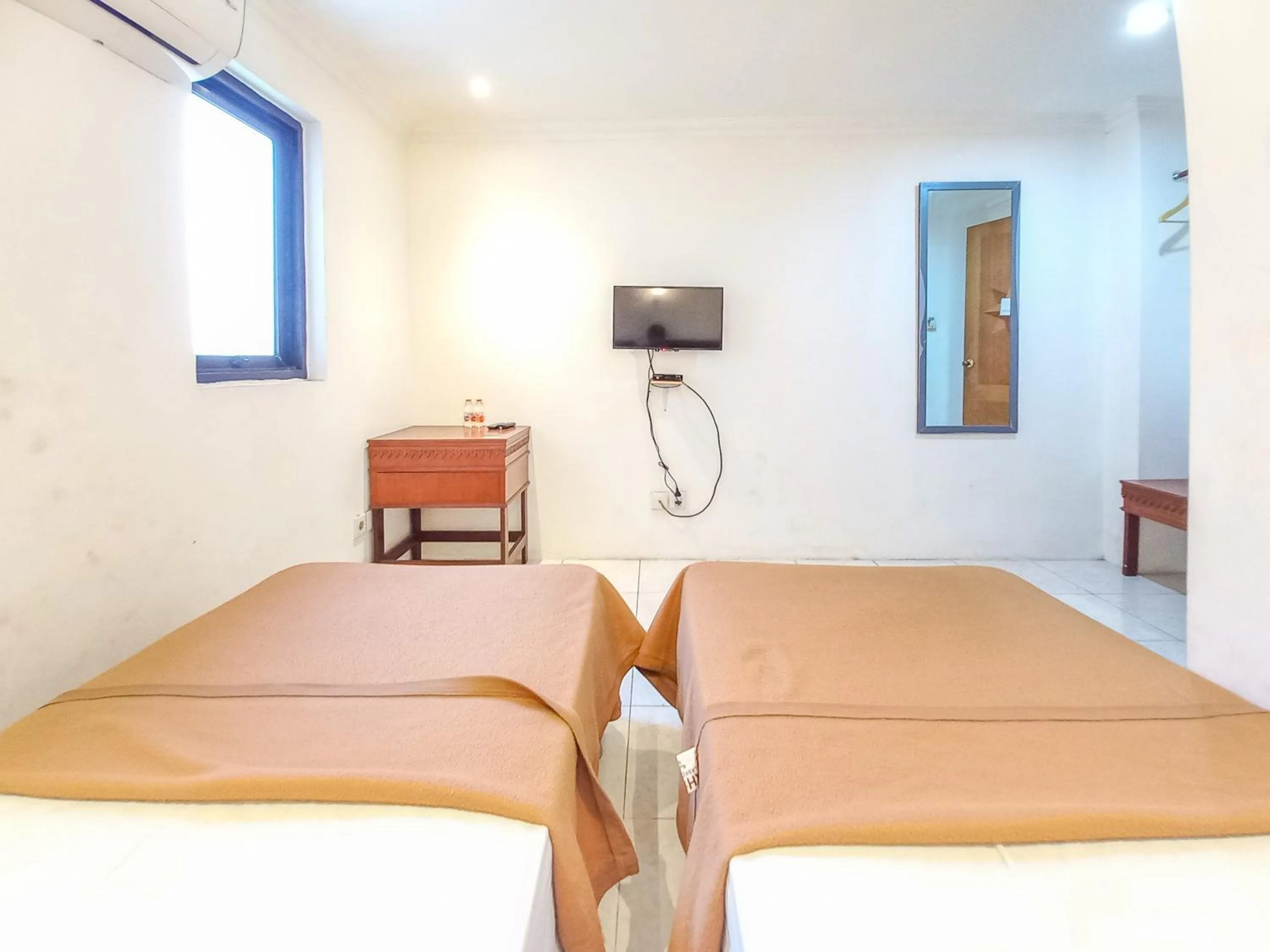 Bedroom, Bed in D Hans Hotel Syariah RedPartner near Wisata Religi Sunan Ampel Surabaya