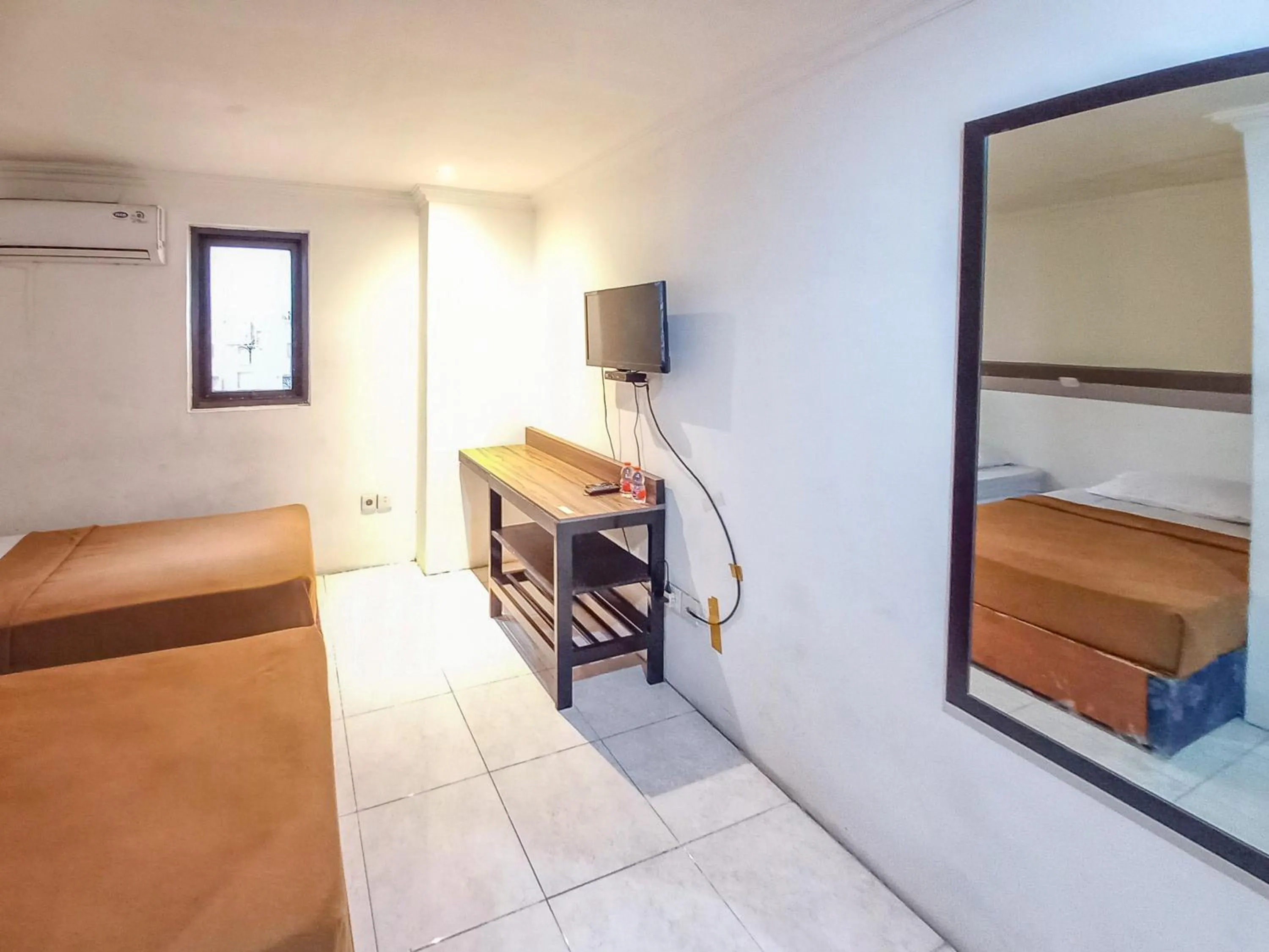 Bedroom, Bed in D Hans Hotel Syariah RedPartner near Wisata Religi Sunan Ampel Surabaya