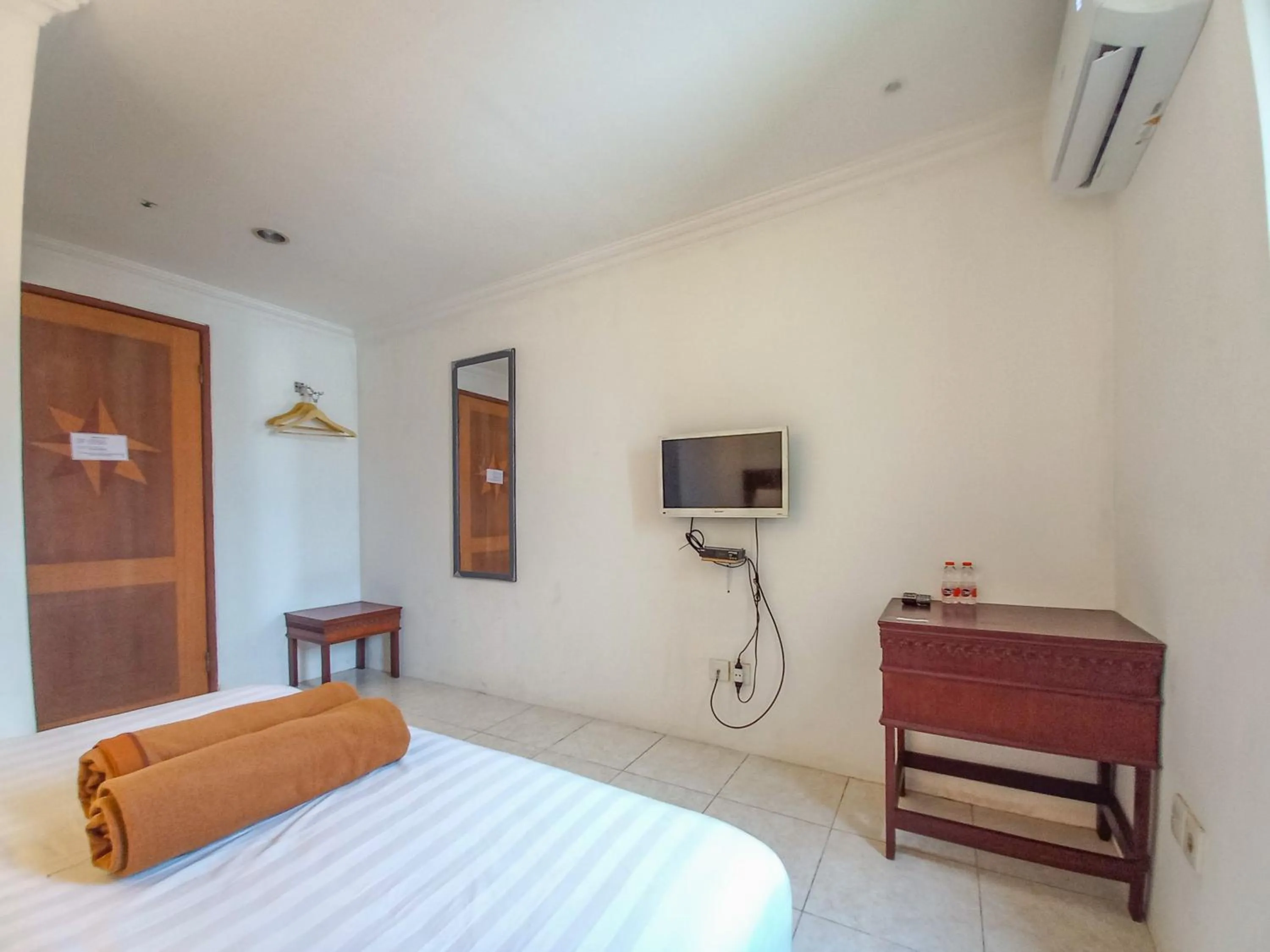 Bedroom, Bed in D Hans Hotel Syariah RedPartner near Wisata Religi Sunan Ampel Surabaya