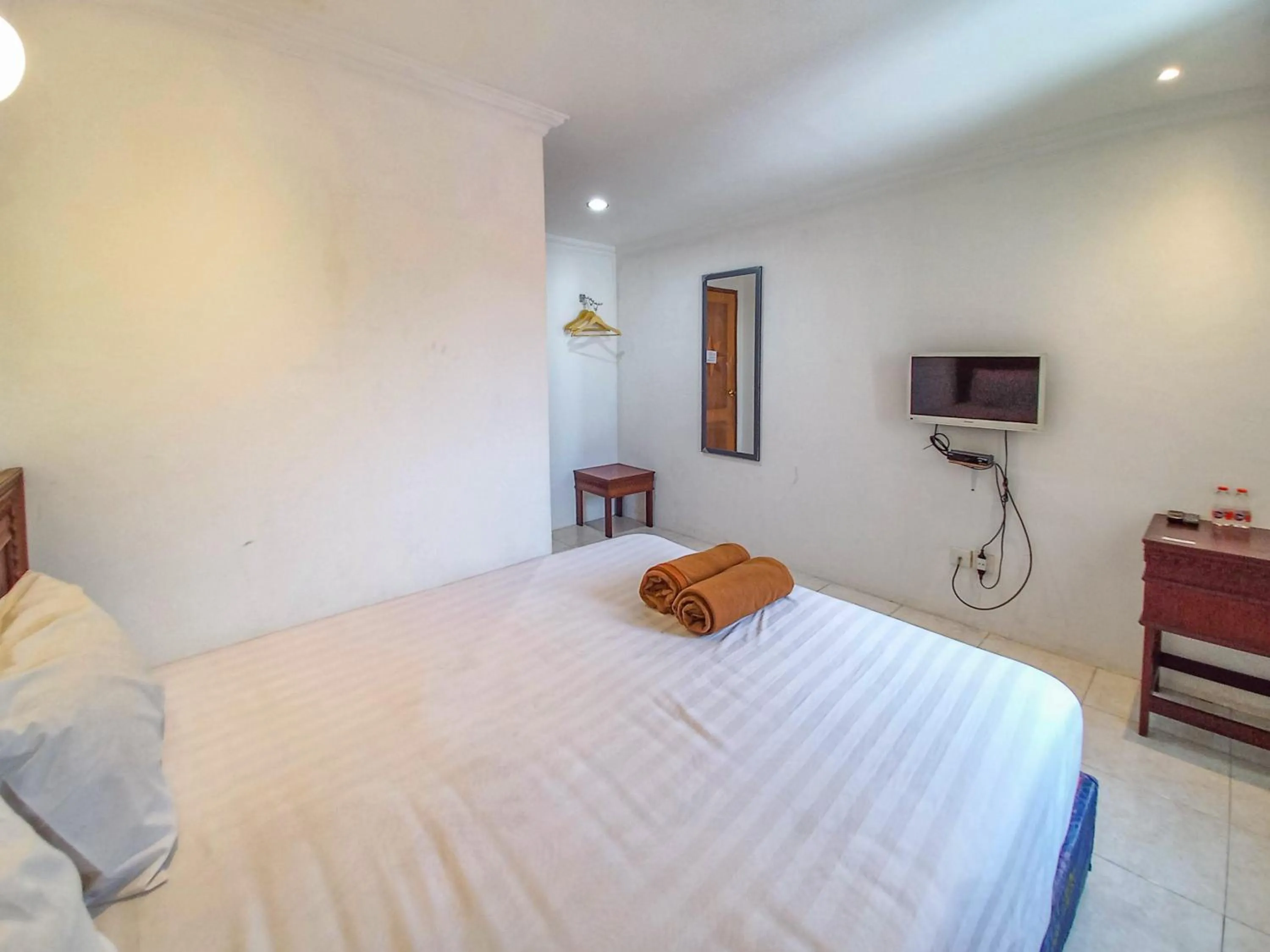 Bedroom, Bed in D Hans Hotel Syariah RedPartner near Wisata Religi Sunan Ampel Surabaya