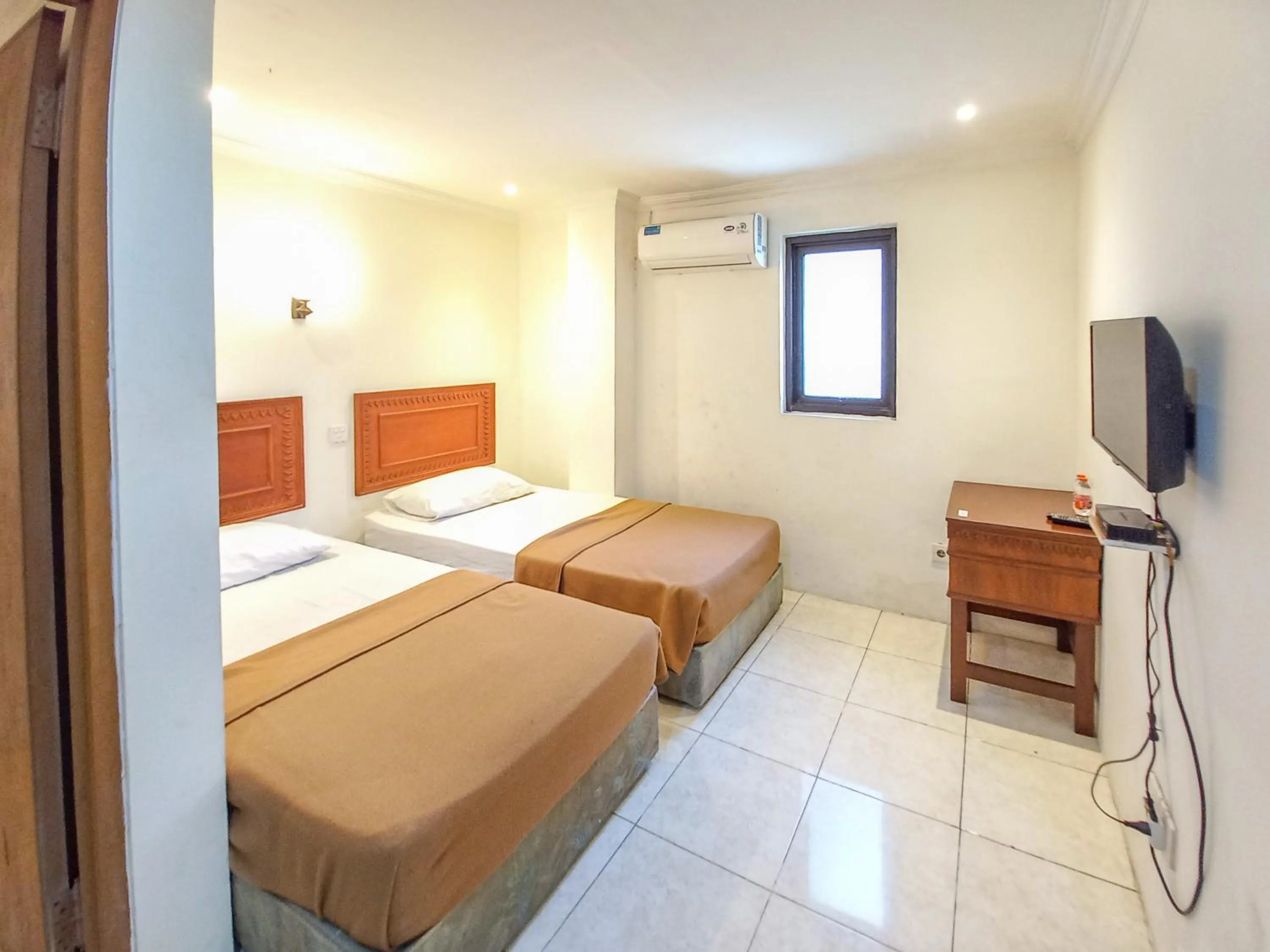 Bedroom, Bed in D Hans Hotel Syariah RedPartner near Wisata Religi Sunan Ampel Surabaya