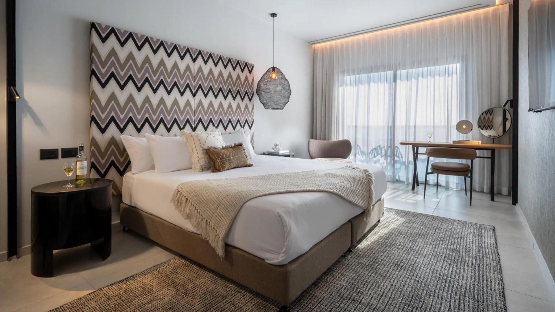 Photo of the whole room, Bed in Leonardo Plaza Haifa