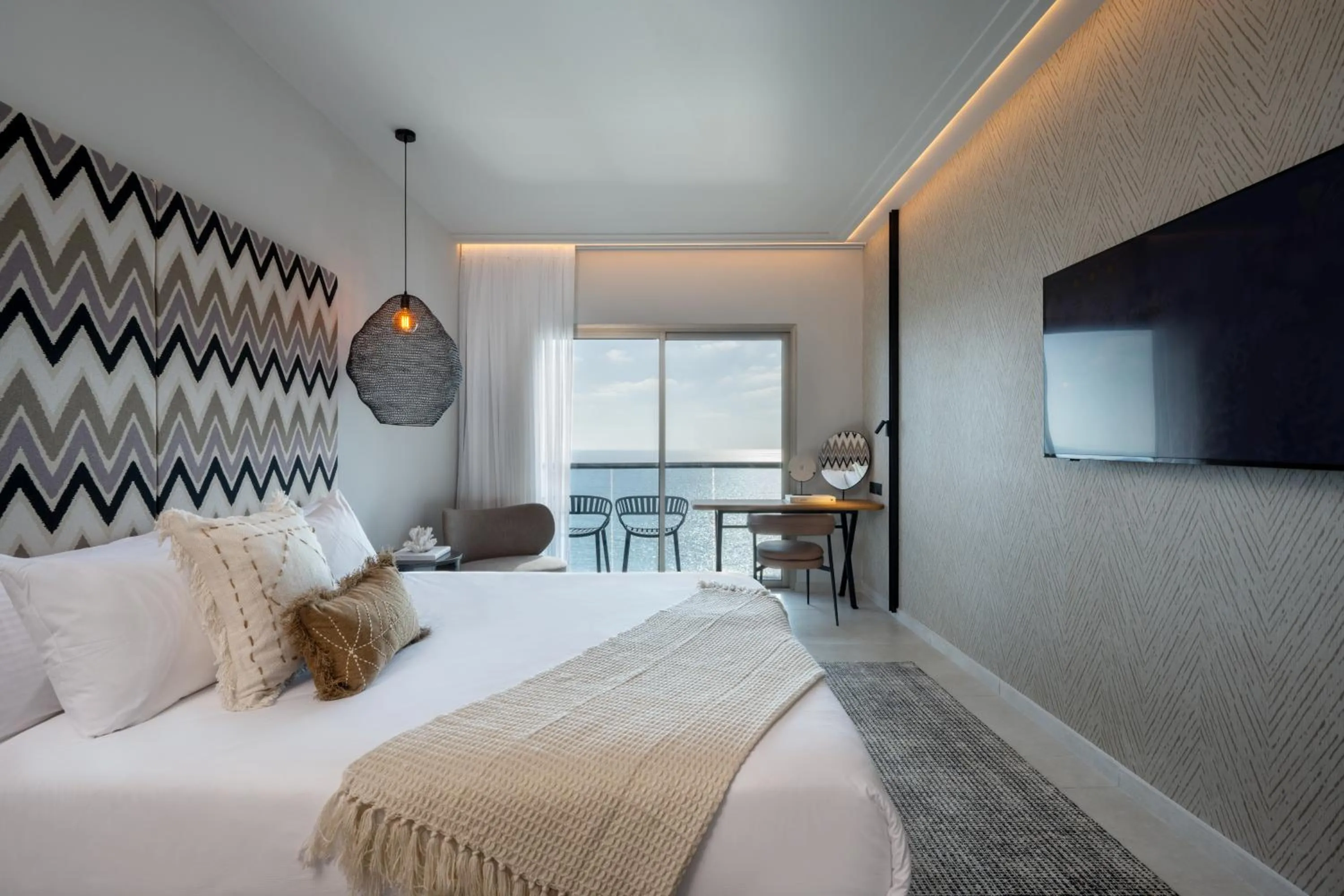 Bedroom, Bed in Leonardo Plaza Haifa