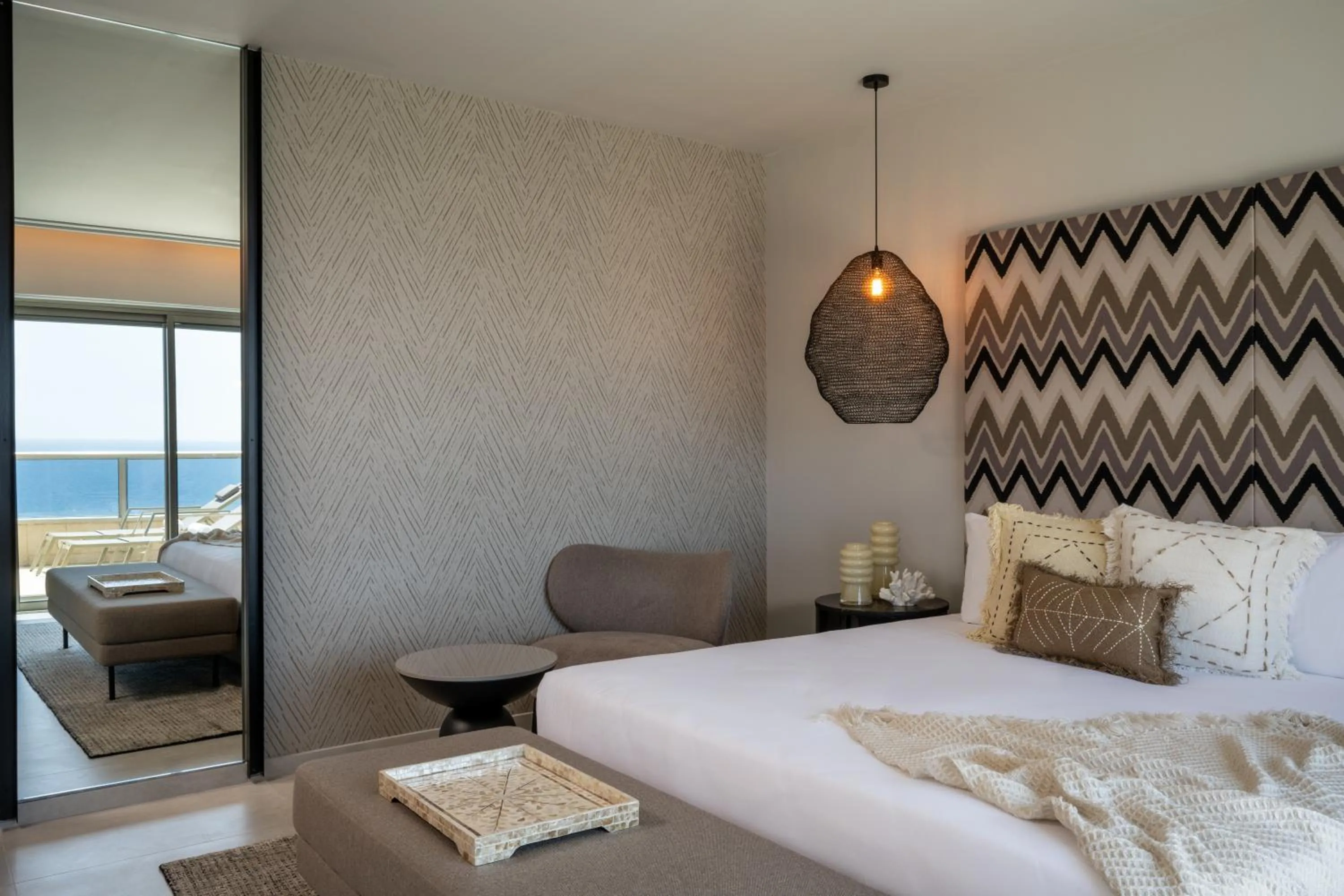 Bedroom, Bed in Leonardo Plaza Haifa