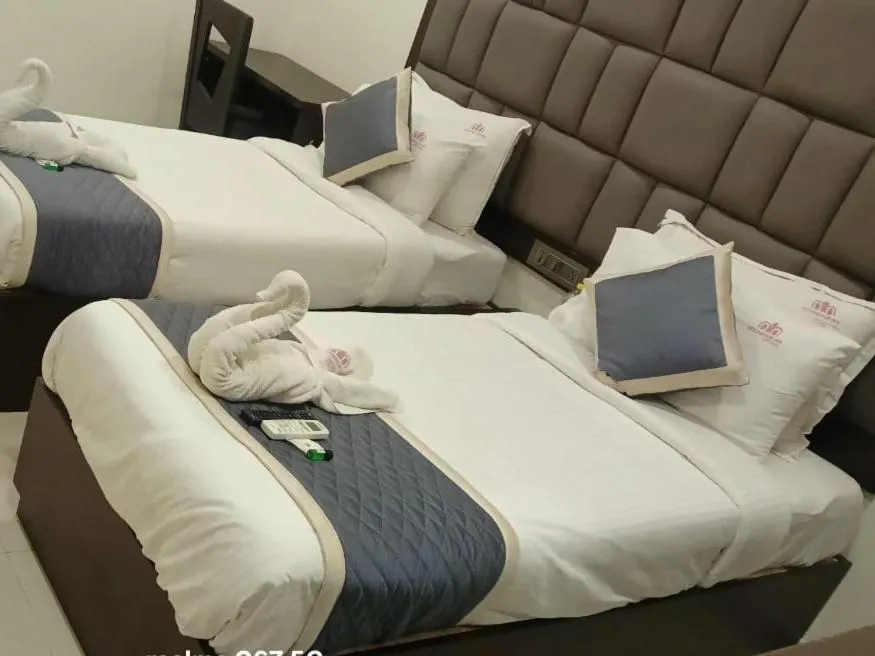 Bed in Neighbour Inn-Elite