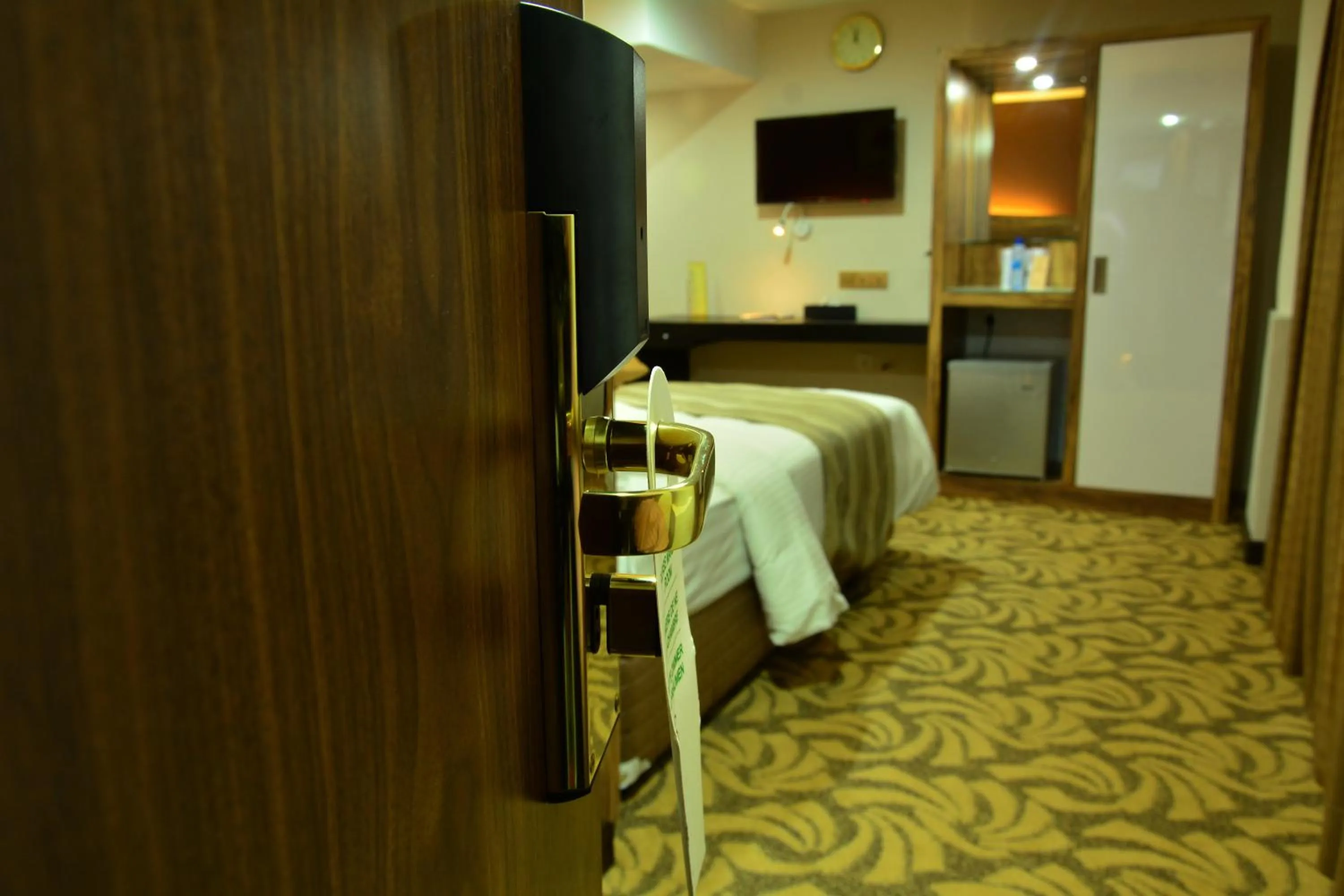 Photo of the whole room, Bed in Pearl City Hotel