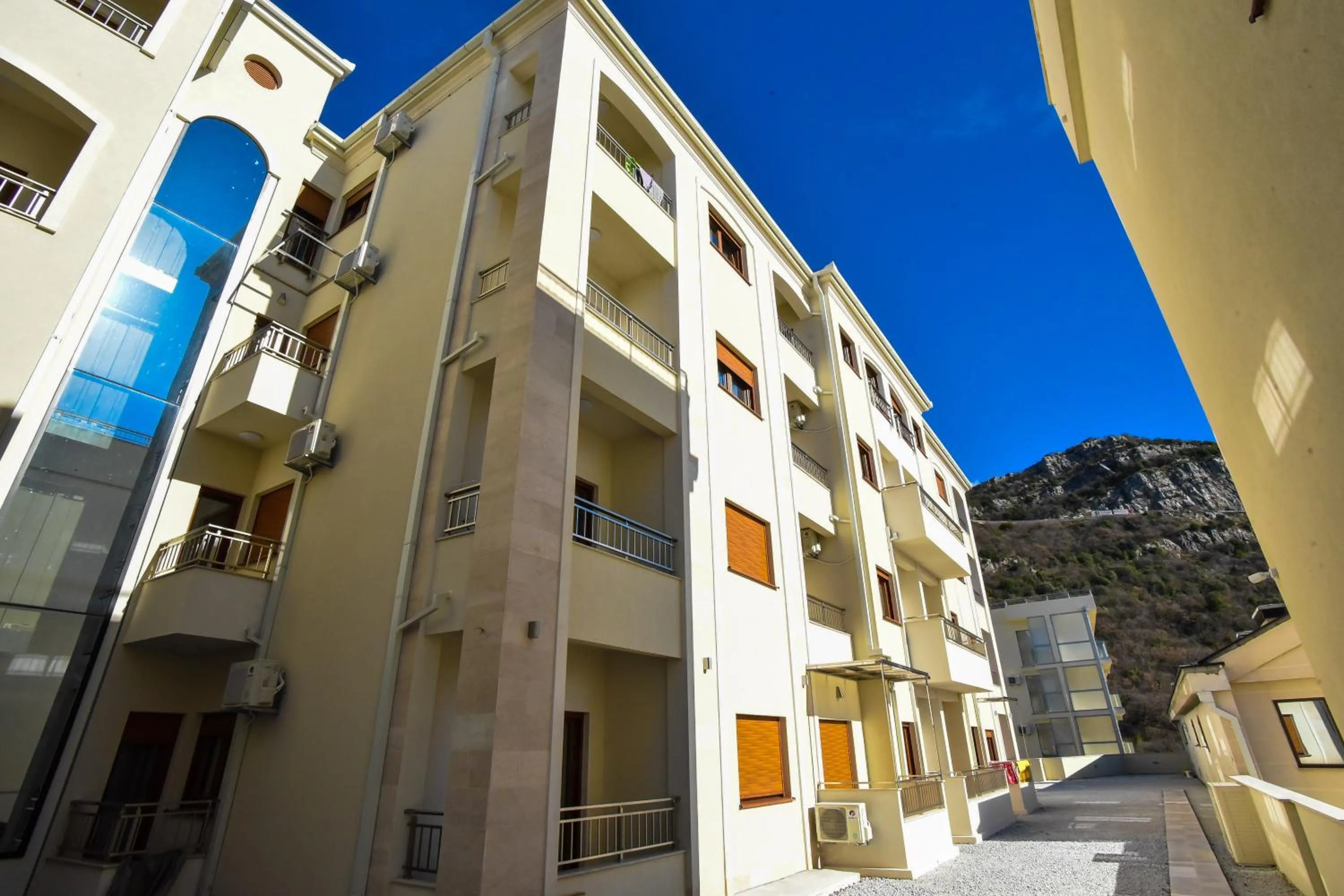 Property building in Vistamar Hotel & Apartments