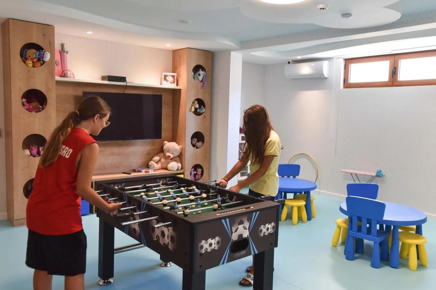 Game Room in Vistamar Hotel & Apartments
