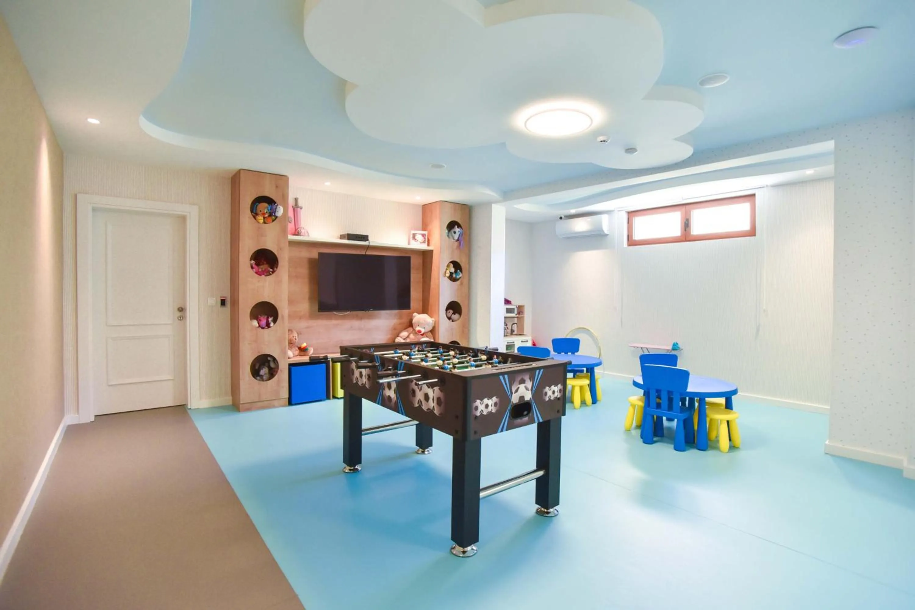 Game Room in Vistamar Hotel & Apartments