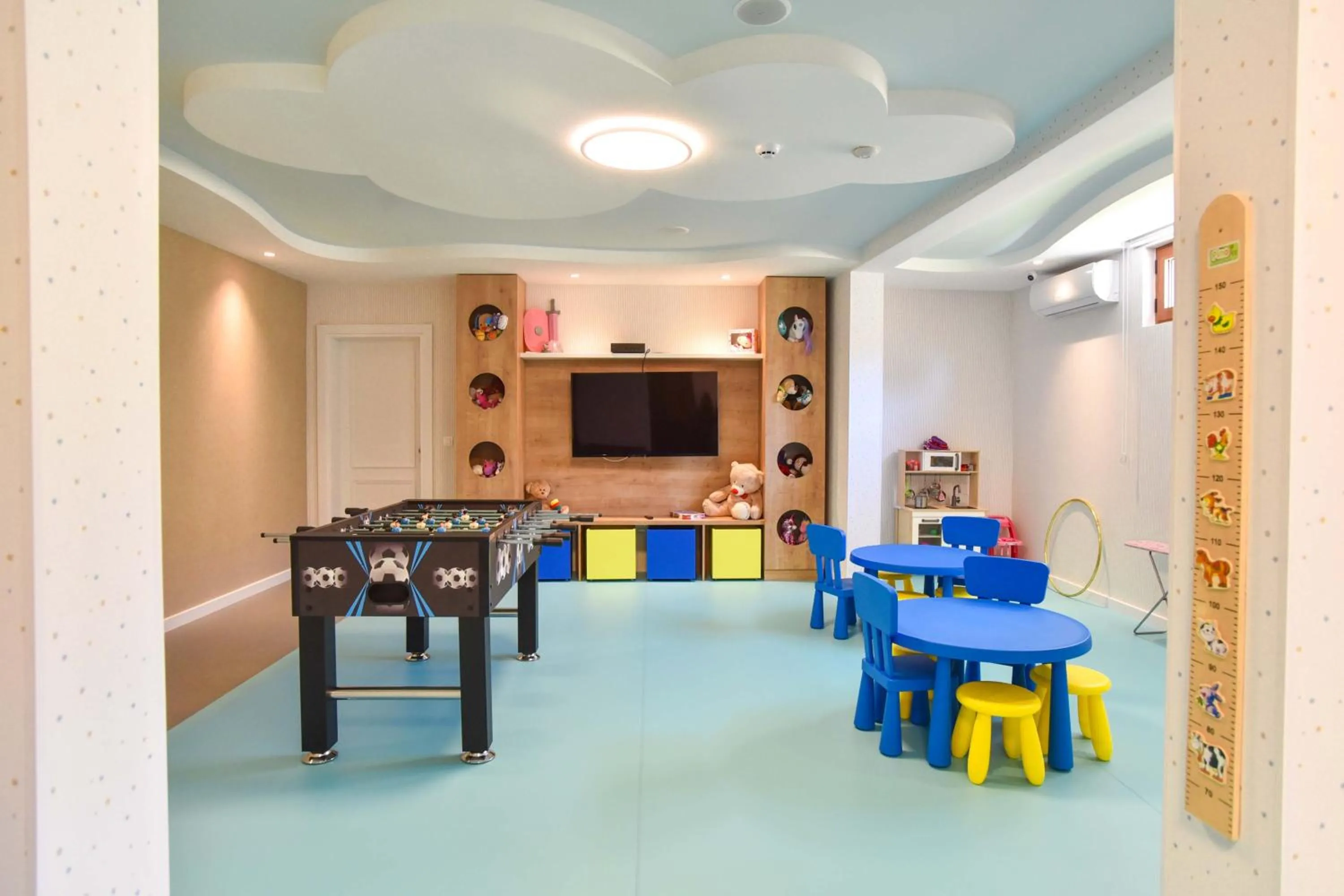 Game Room in Vistamar Hotel & Apartments