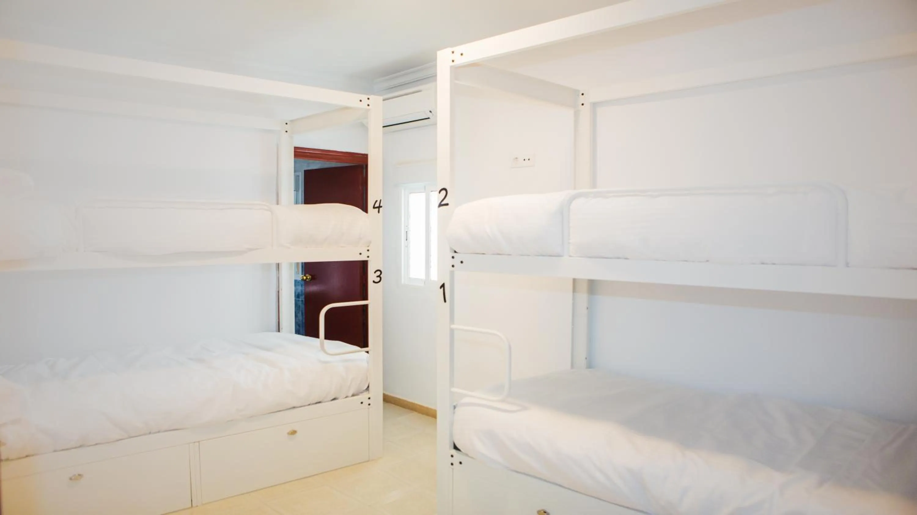 Bed in Vivian's Guest House Auto Check-in