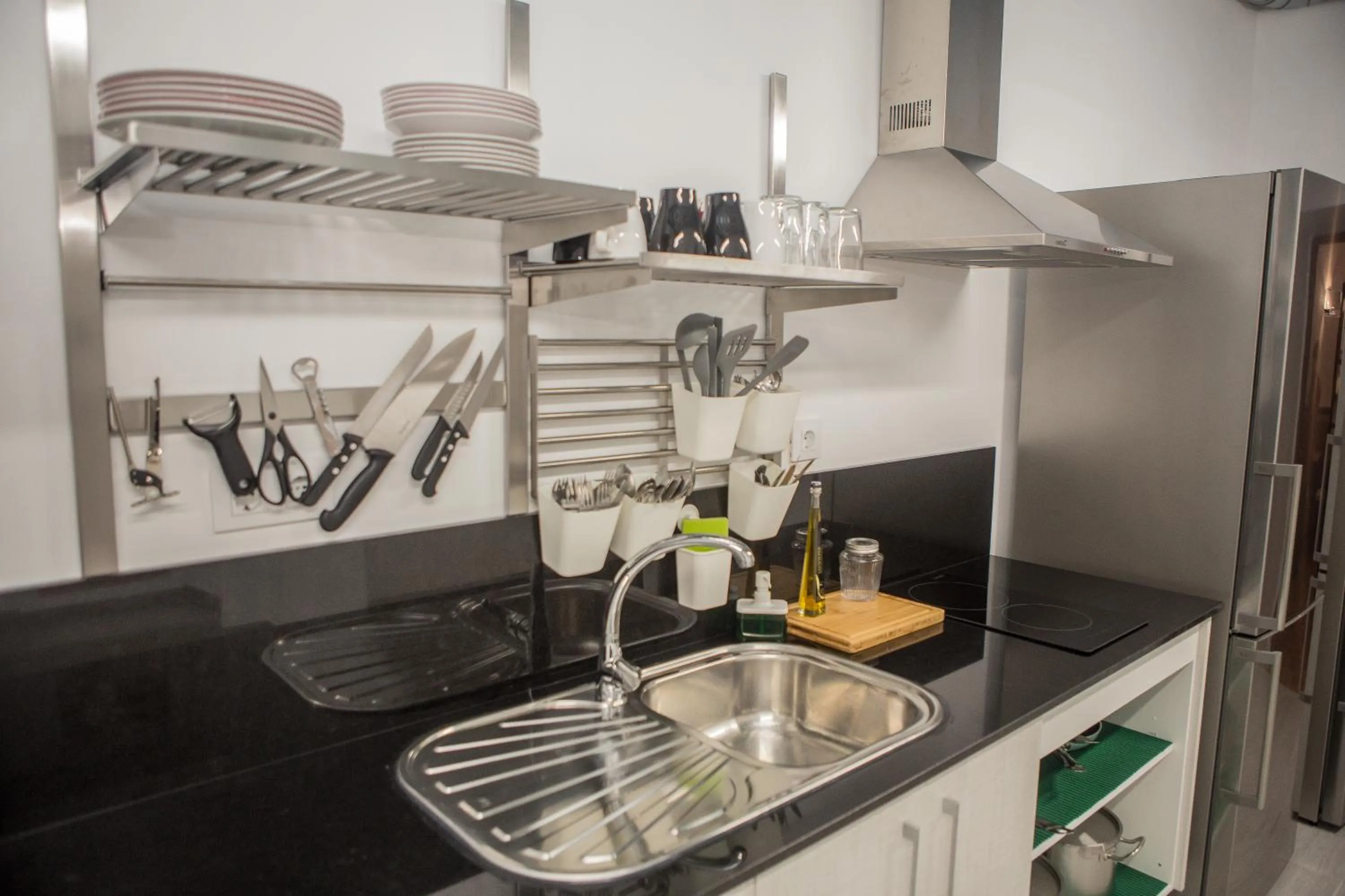 Kitchen or kitchenette in Vivian's Guest House Auto Check-in