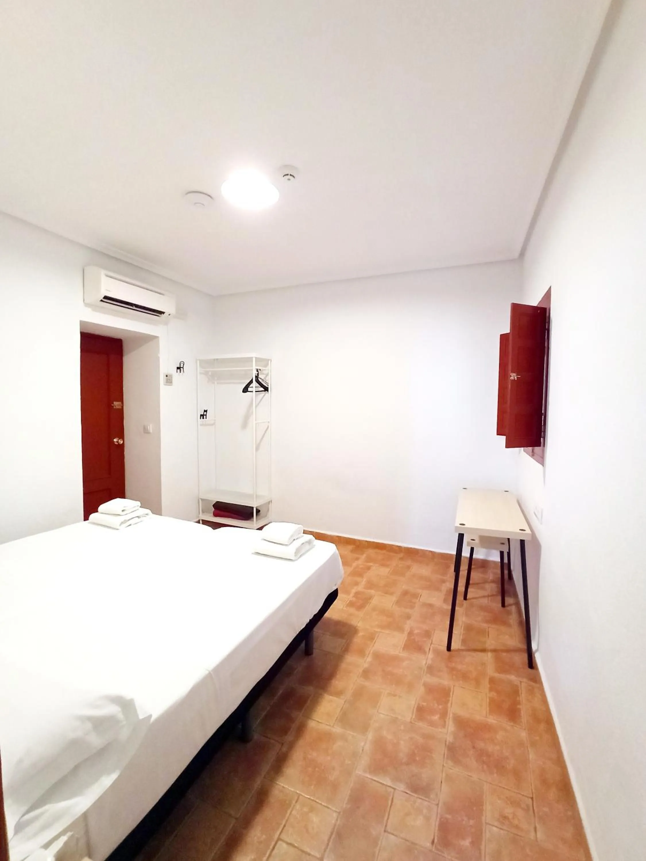 Bed in Vivian's Guest House Auto Check-in