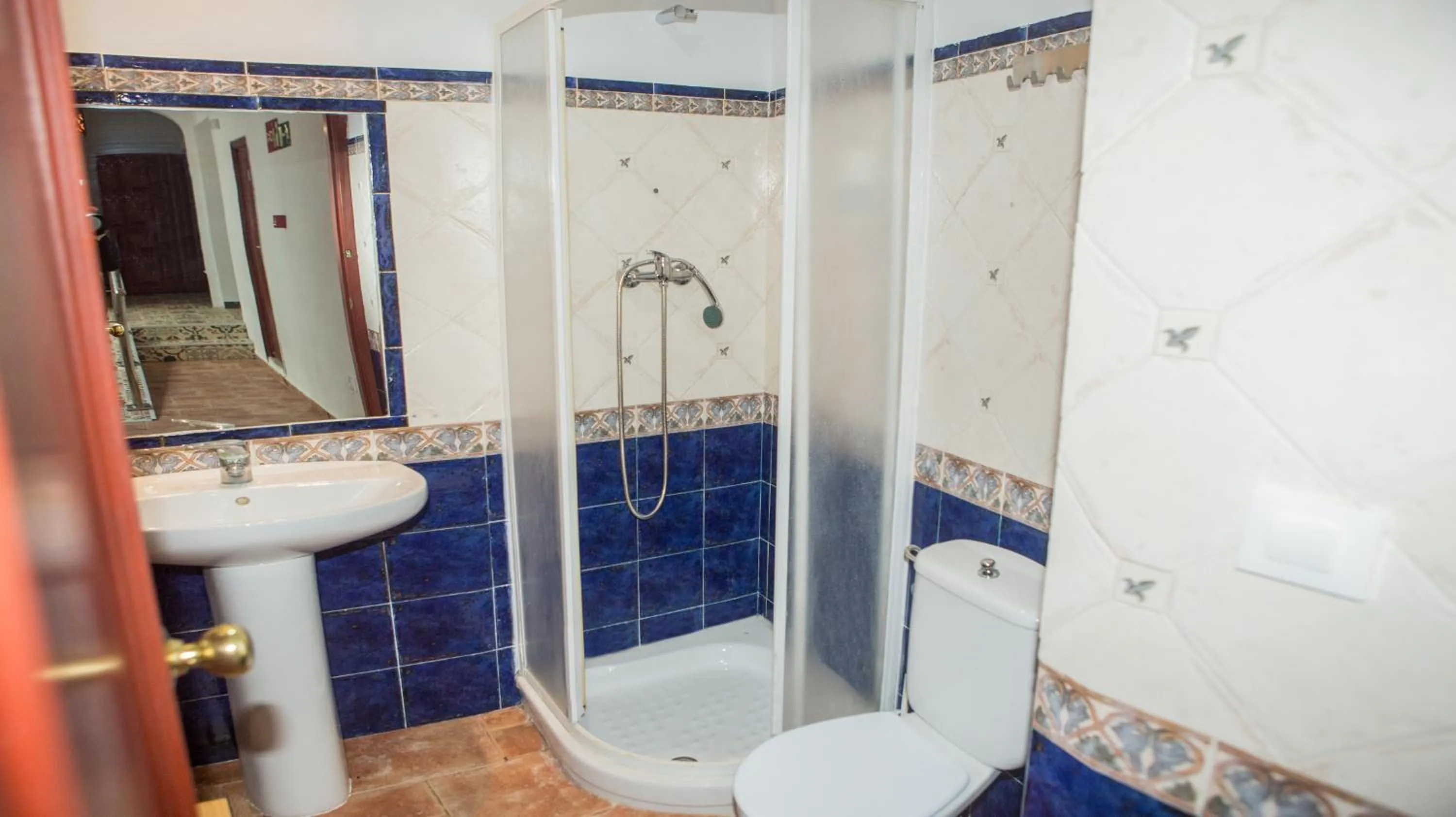 Bathroom in Vivian's Guest House Auto Check-in