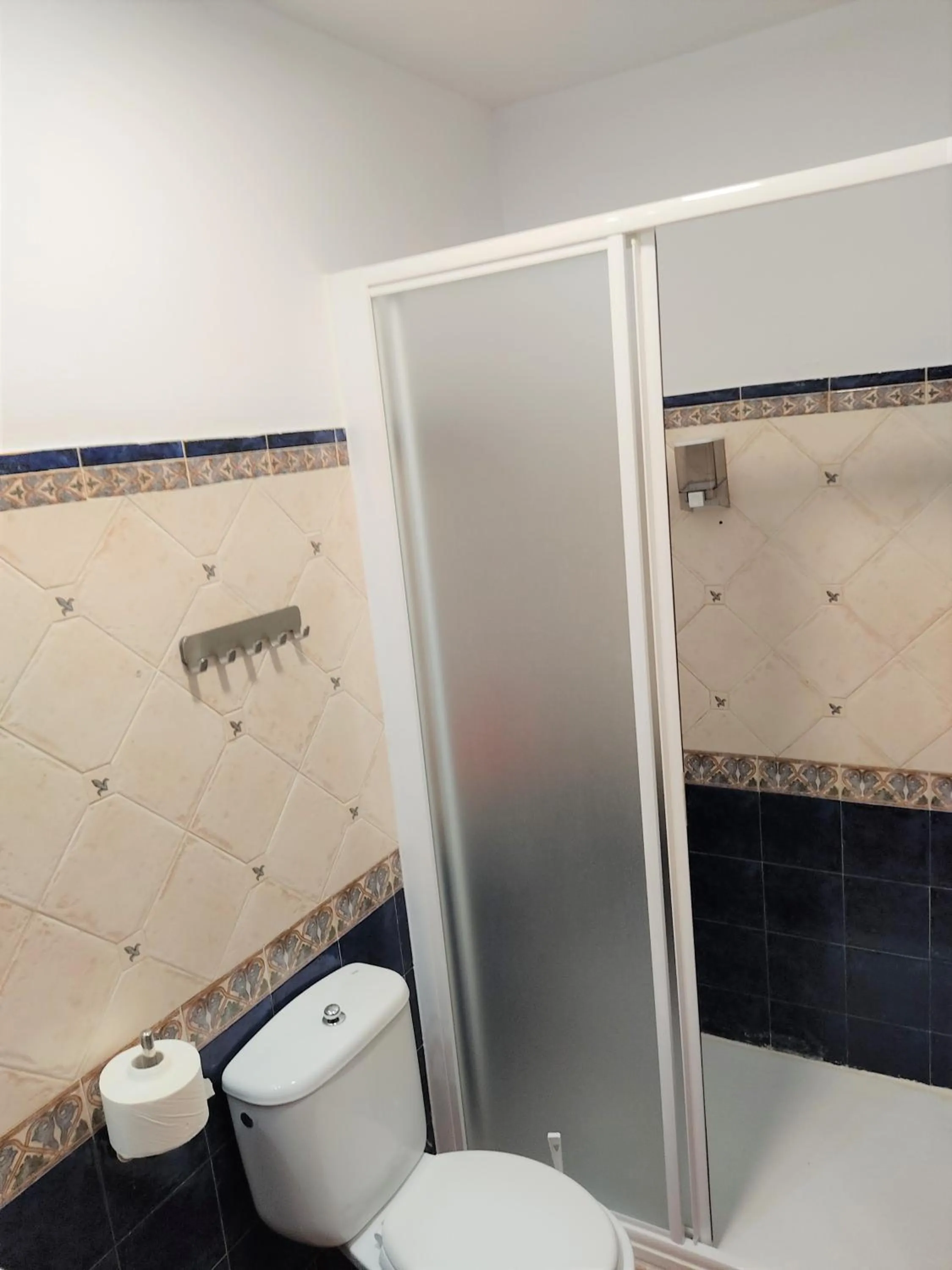 Bathroom in Vivian's Guest House Auto Check-in