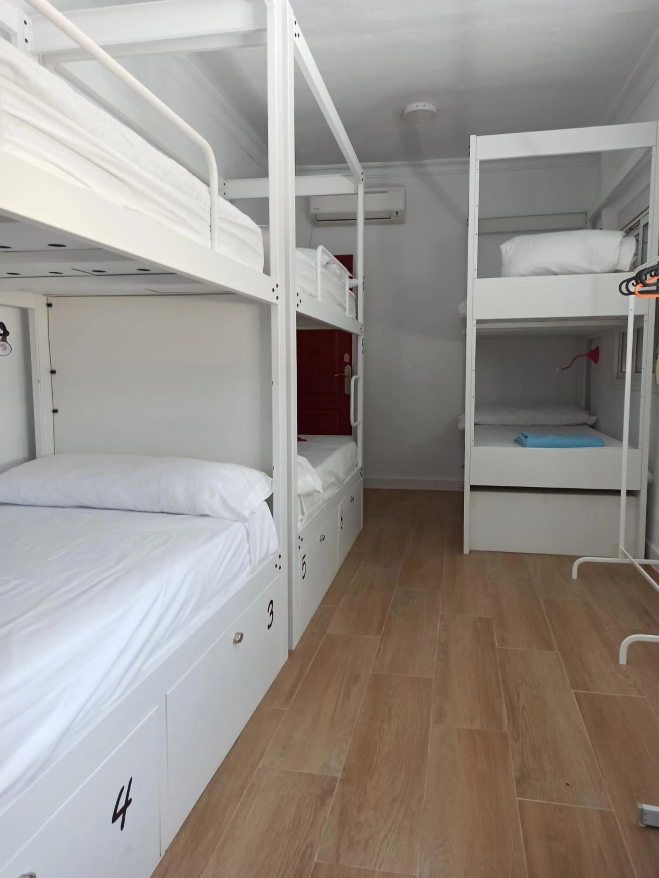 Bed in Vivian's Guest House Auto Check-in