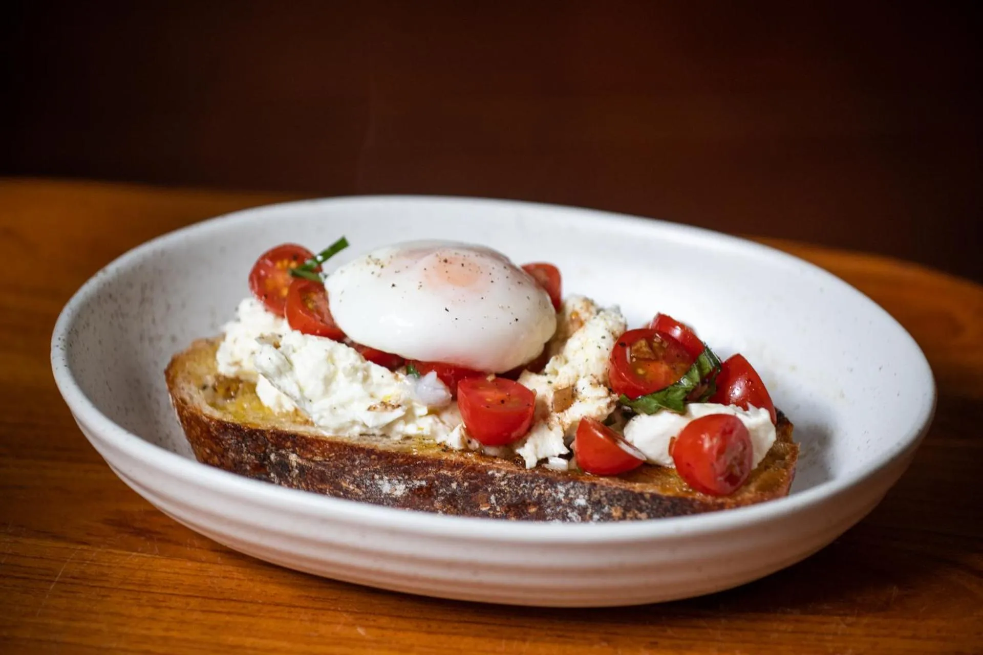 Restaurant/places to eat in At Kamala Hotel