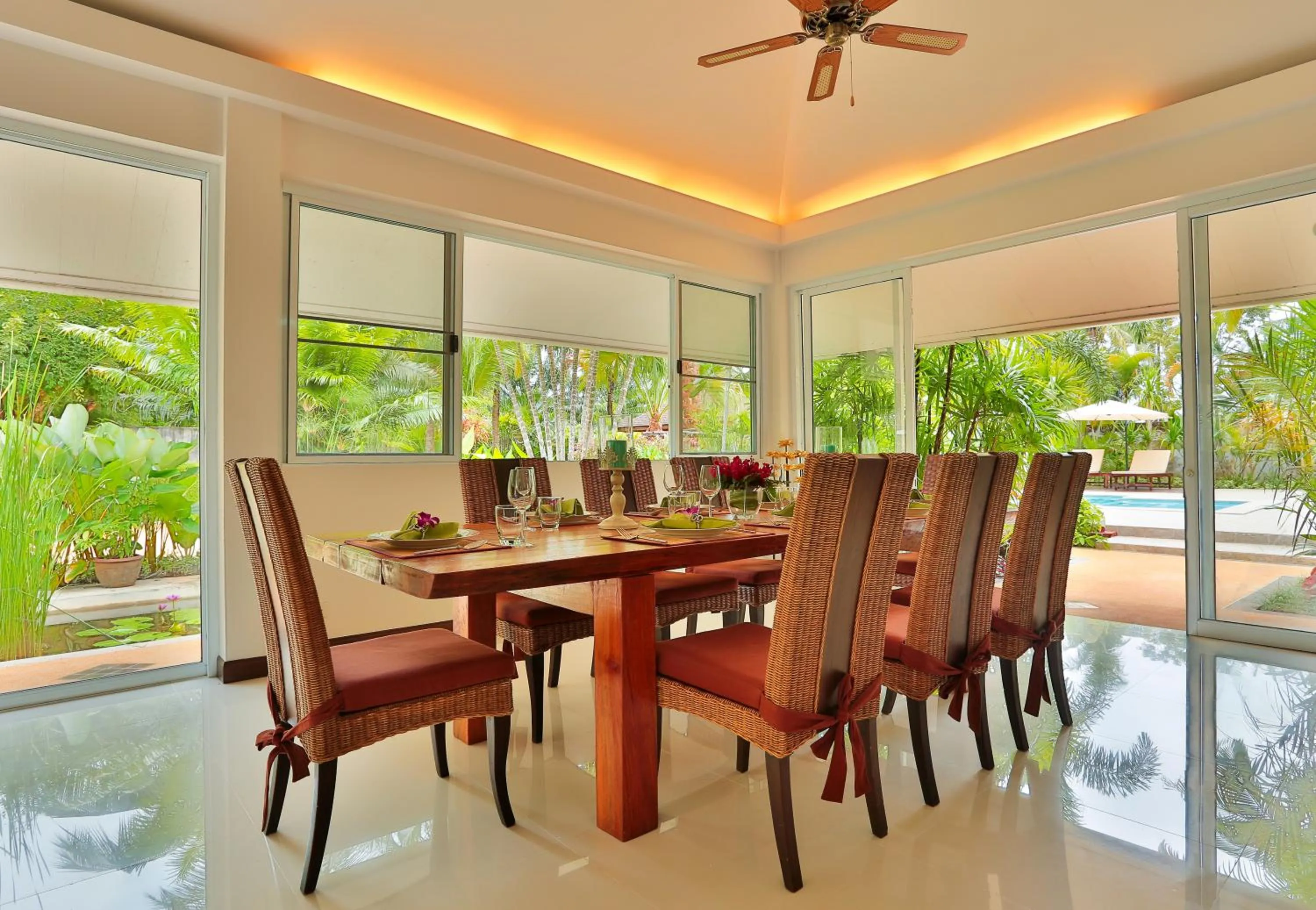Dining area in Villa Pimmada
