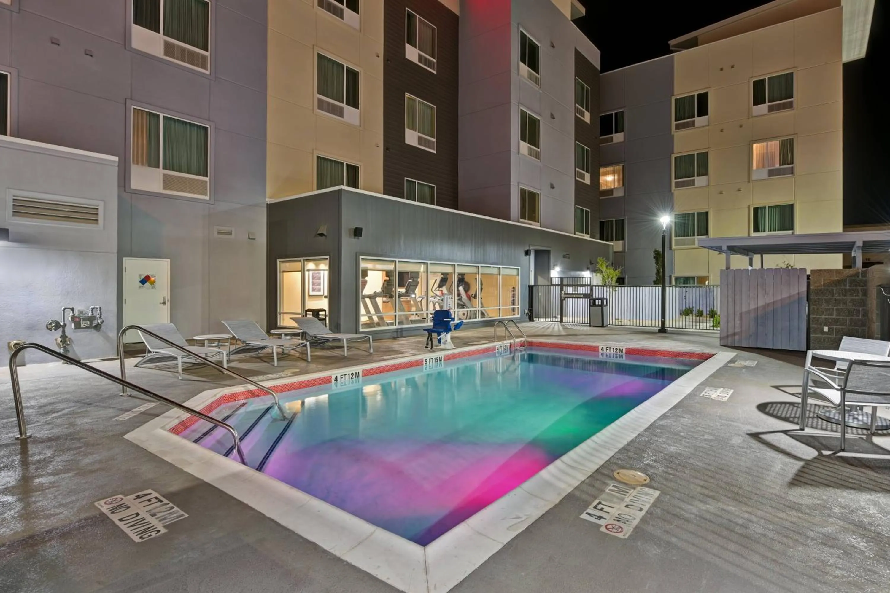 Swimming pool in TownePlace Suites by Marriott El Paso East/I-10