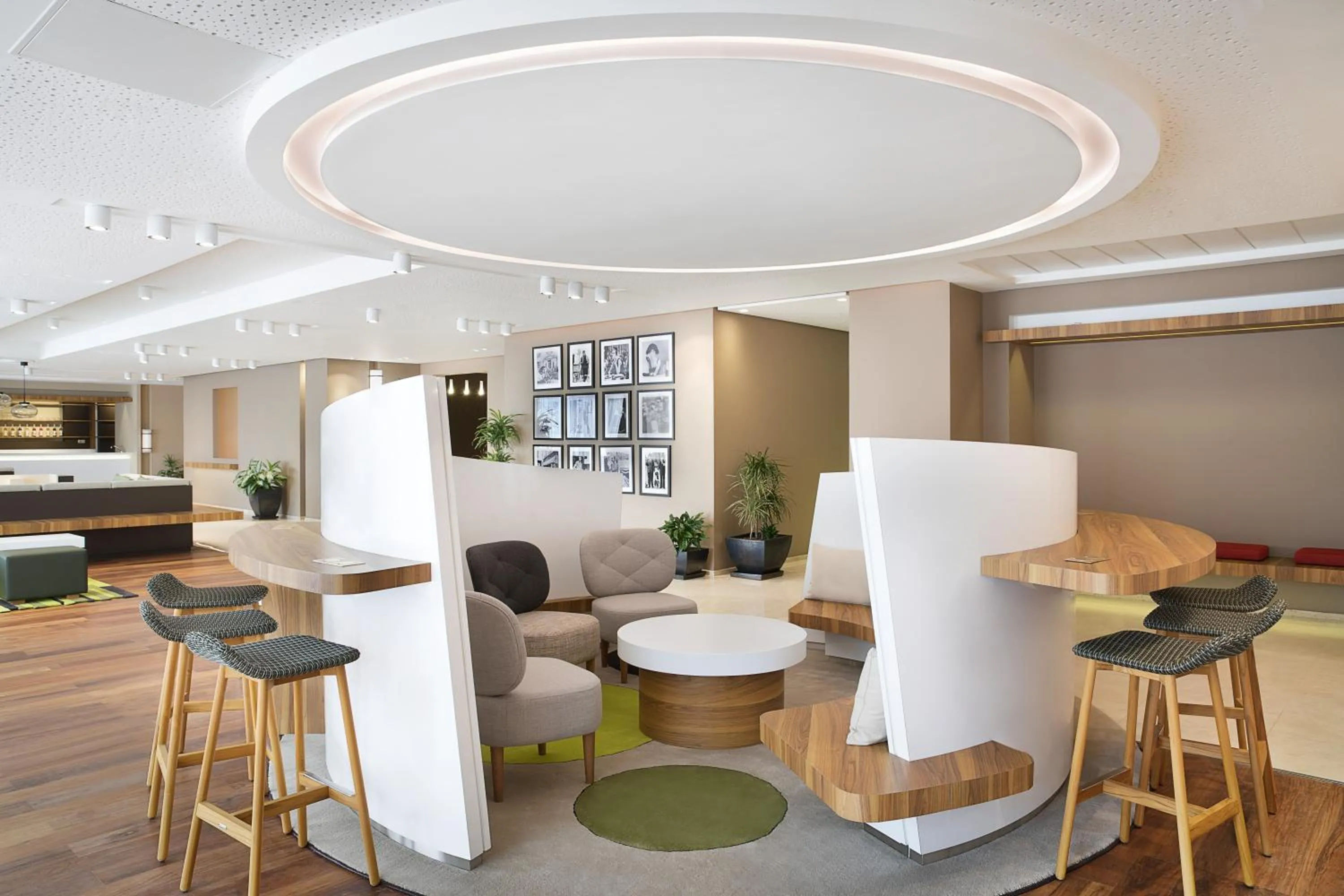 Restaurant/places to eat in Park Mall Hotel & Conference Center