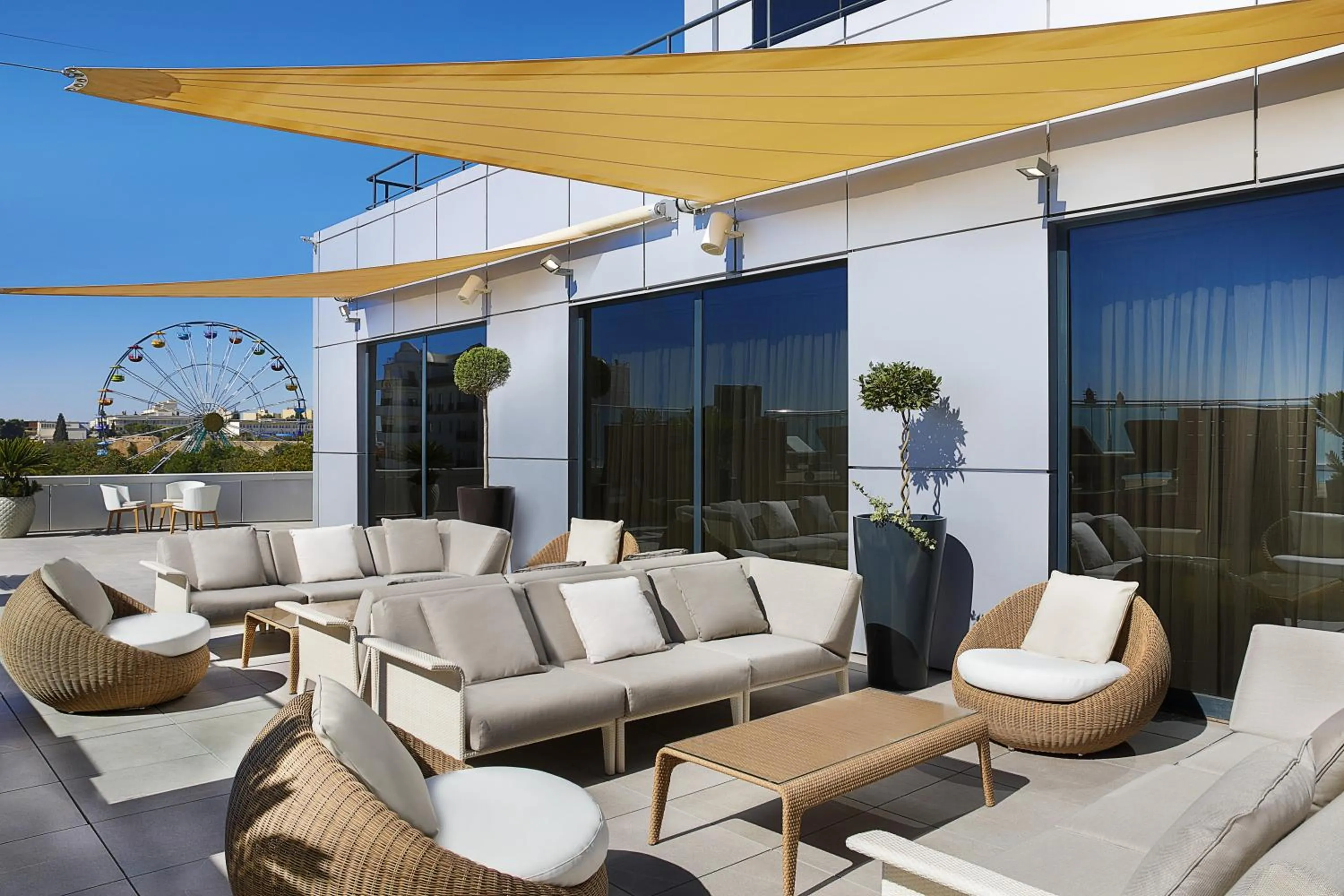 Restaurant/places to eat in Park Mall Hotel & Conference Center