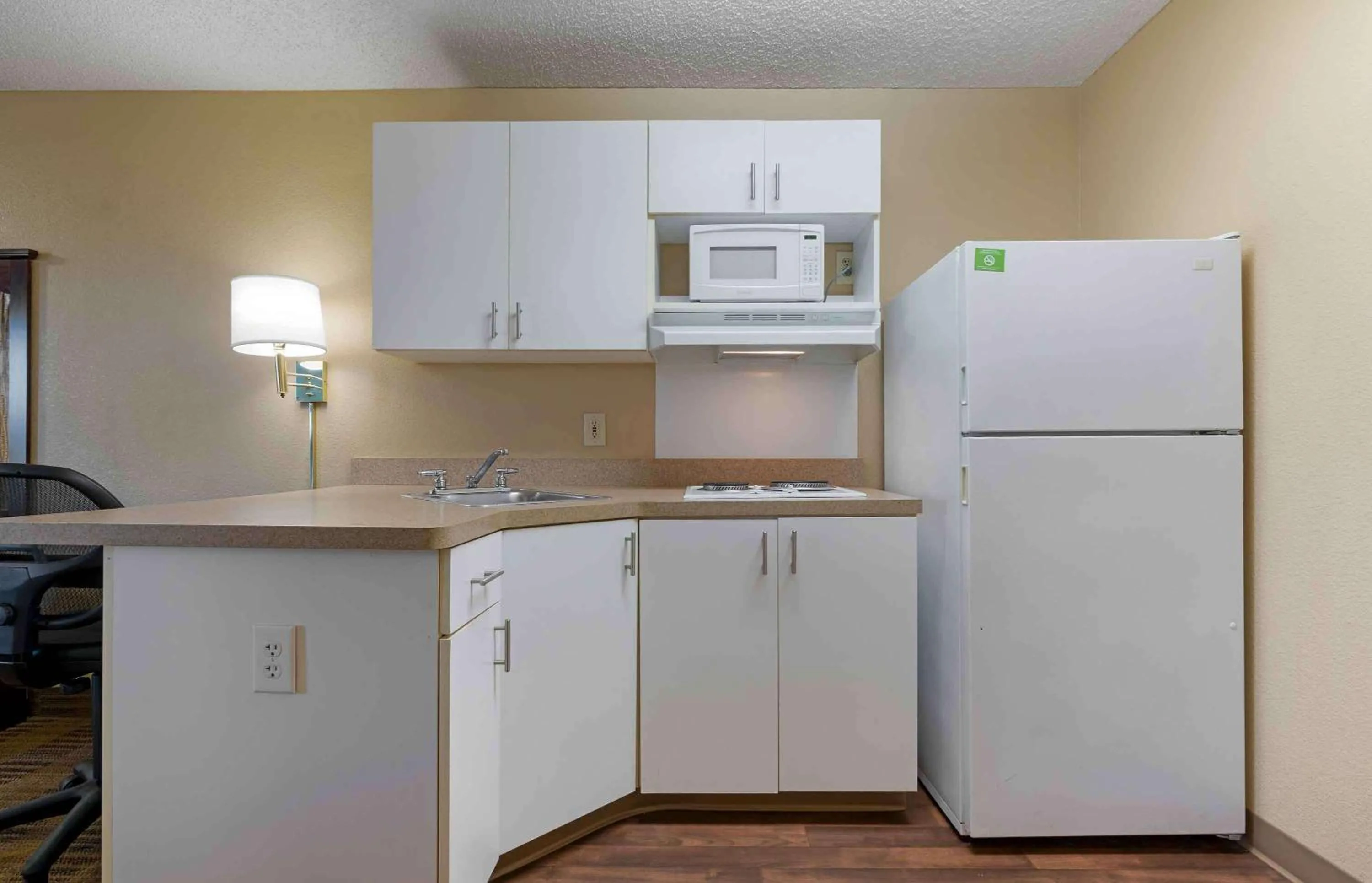 Bedroom in Extended Stay America Suites - Sacramento - White Rock Rd