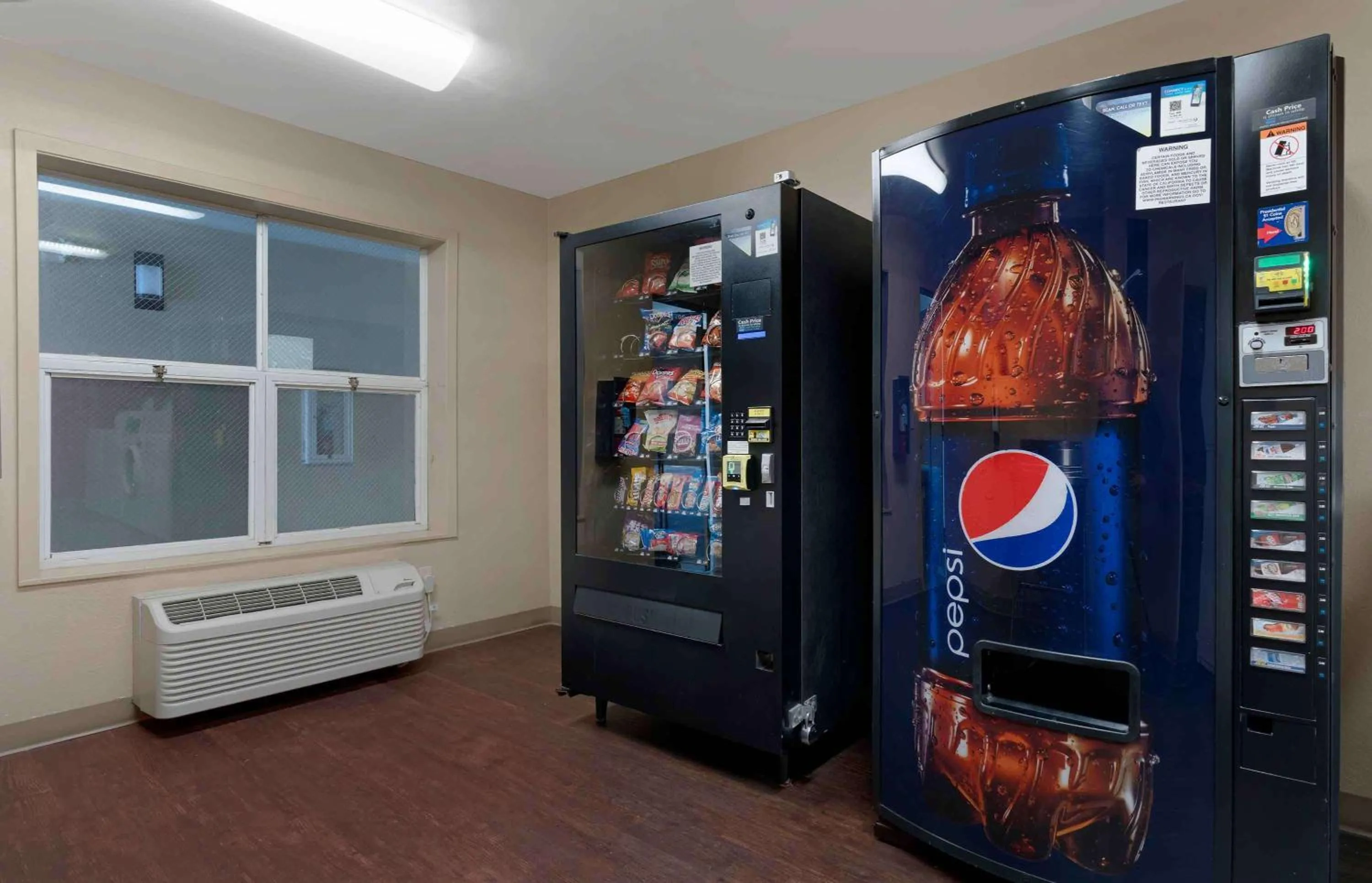 Property building in Extended Stay America Suites - Sacramento - White Rock Rd