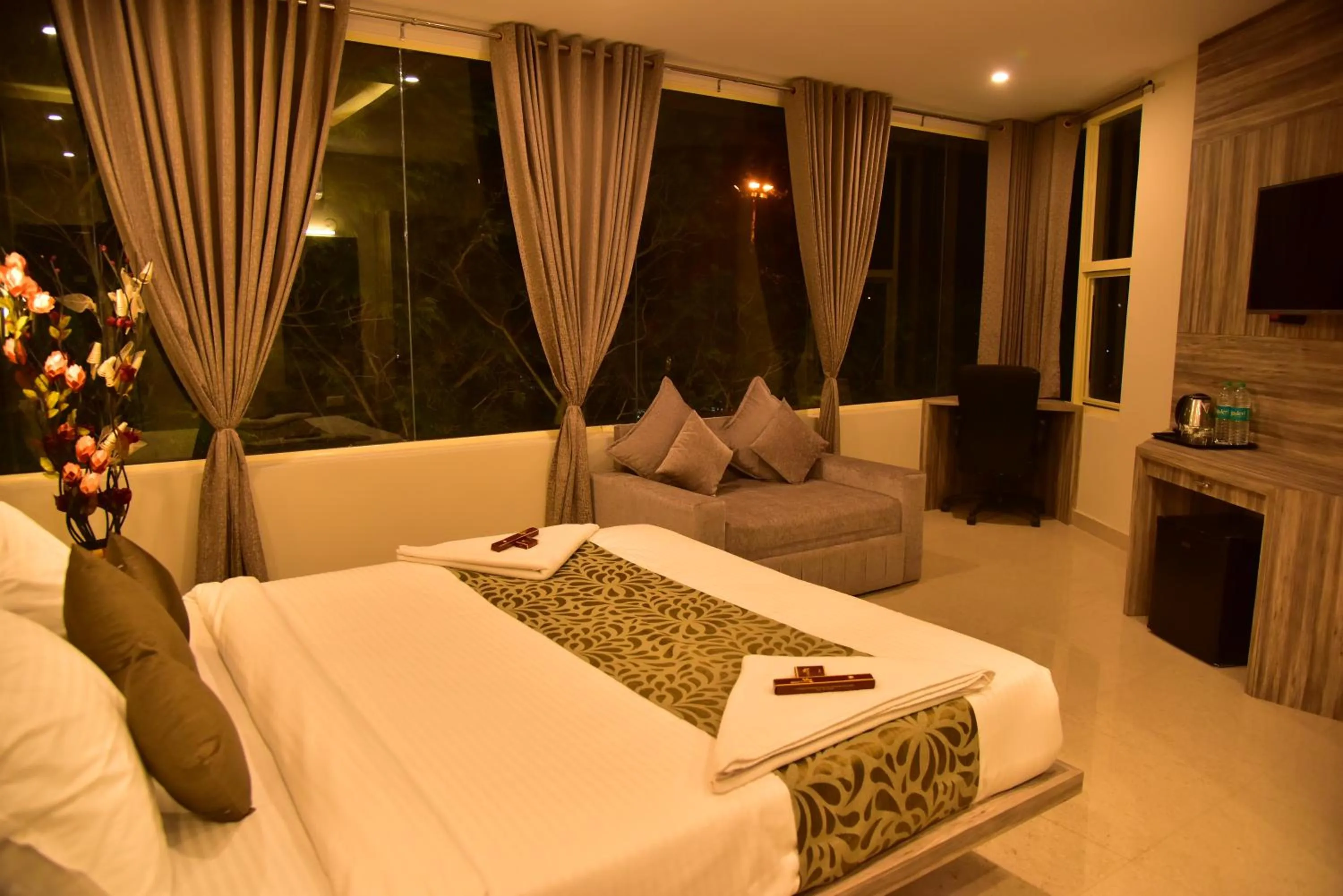 View (from property/room), Bed in Le Oak Inn