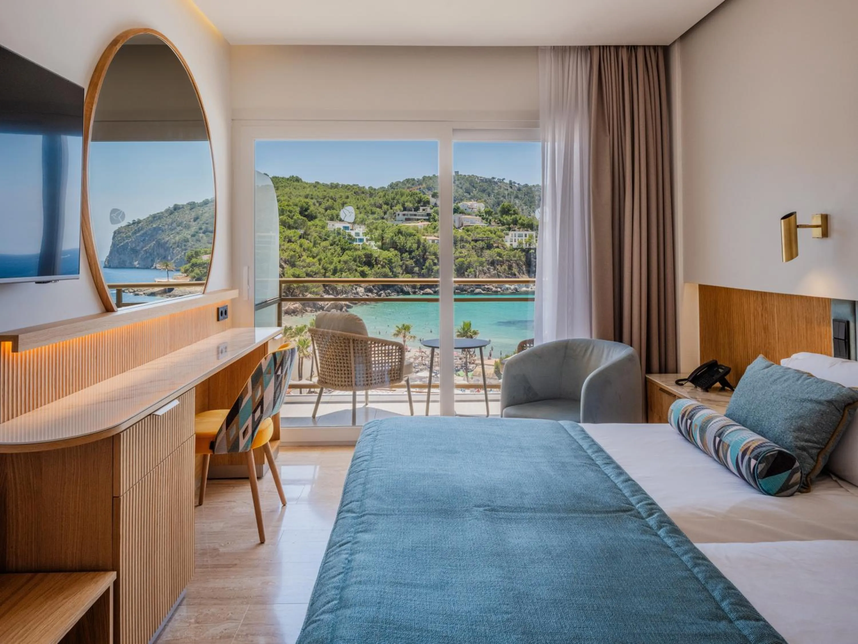 Bedroom, Bed in Grupotel Playa Camp de Mar - Adults Only